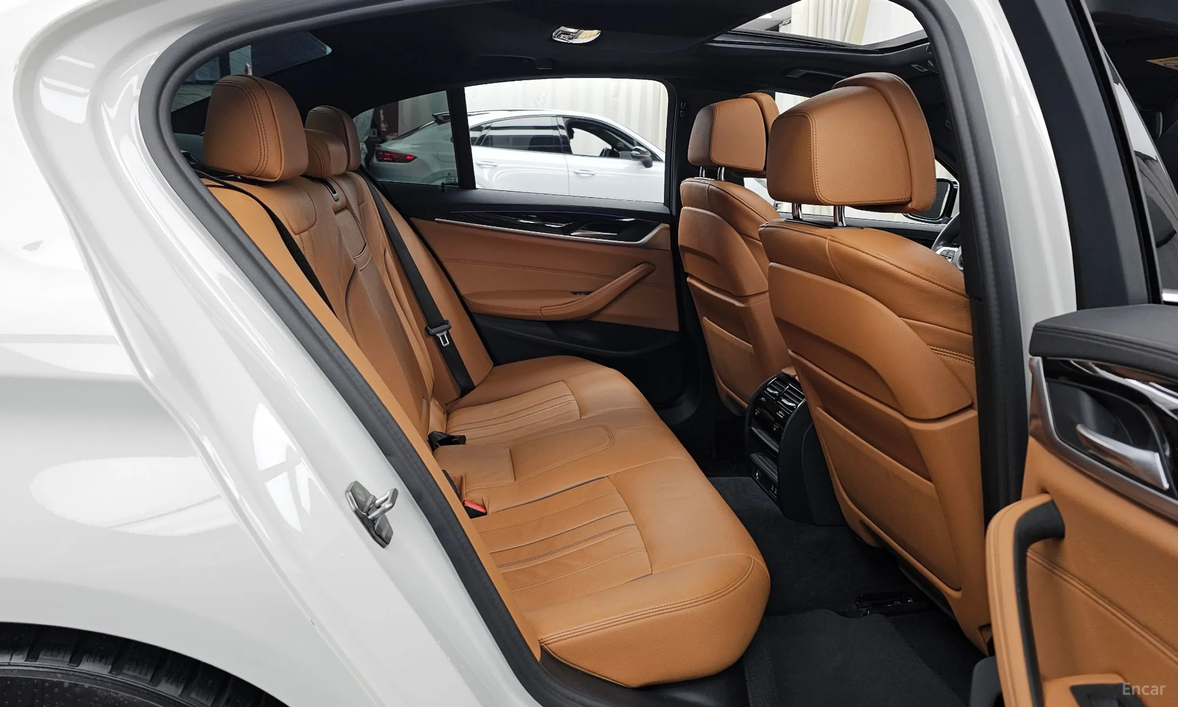BMW 5 Series (G30) превью 12
