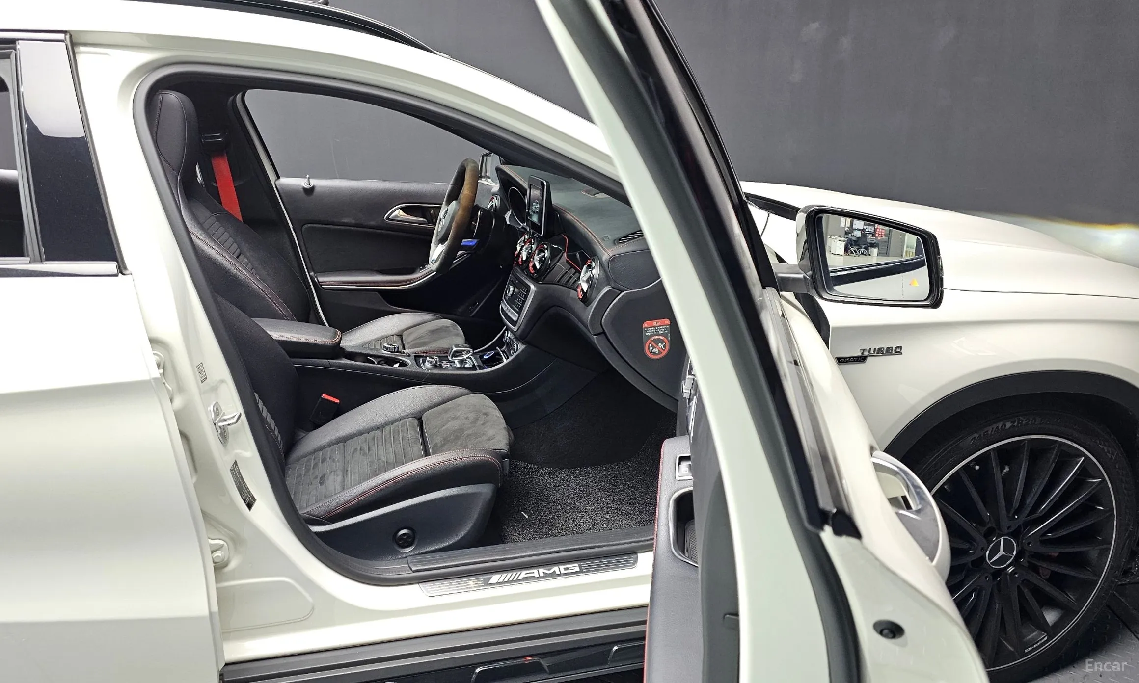 Mercedes Benz GLA-Class X156 превью 11
