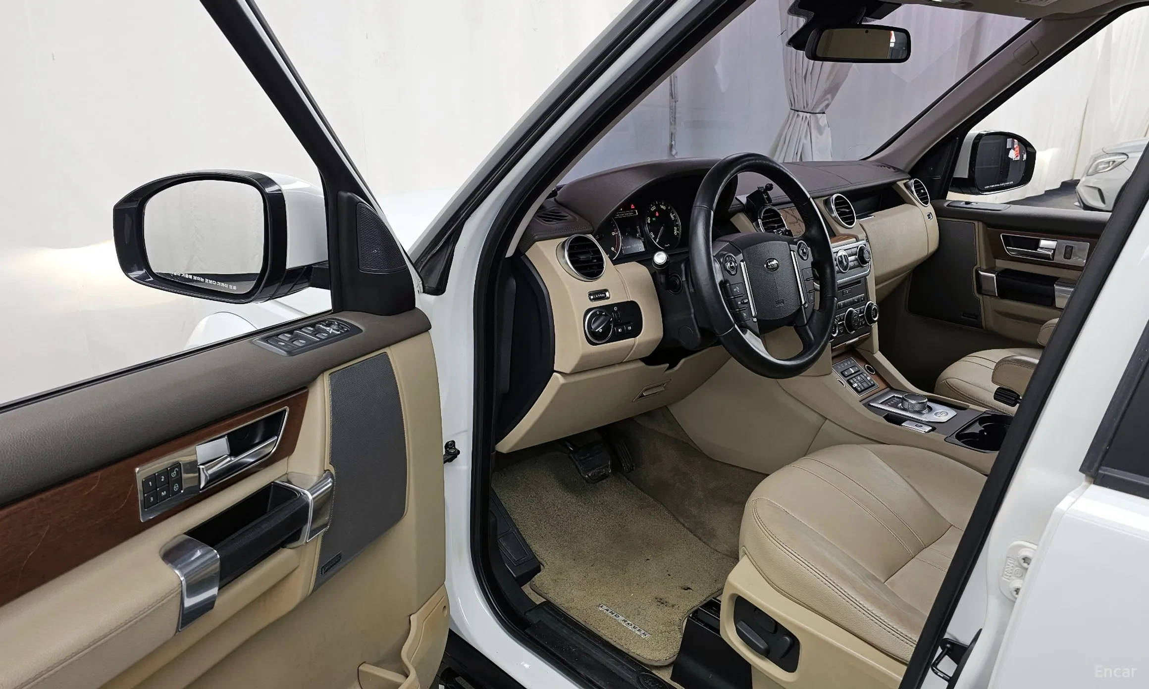 Land Rover Discovery 4 превью 10
