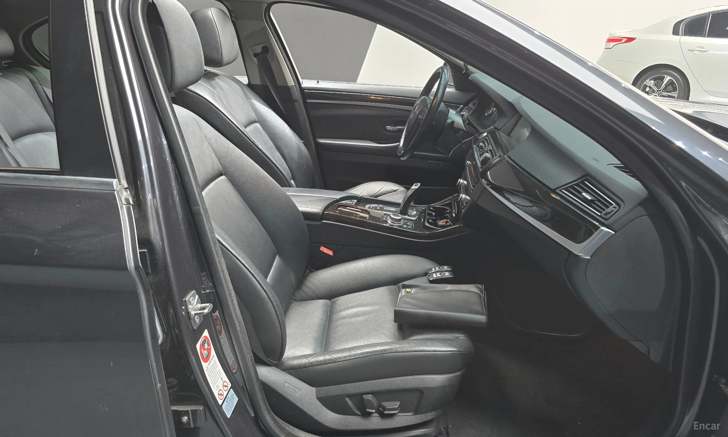 BMW 5 Series (F10) превью 10