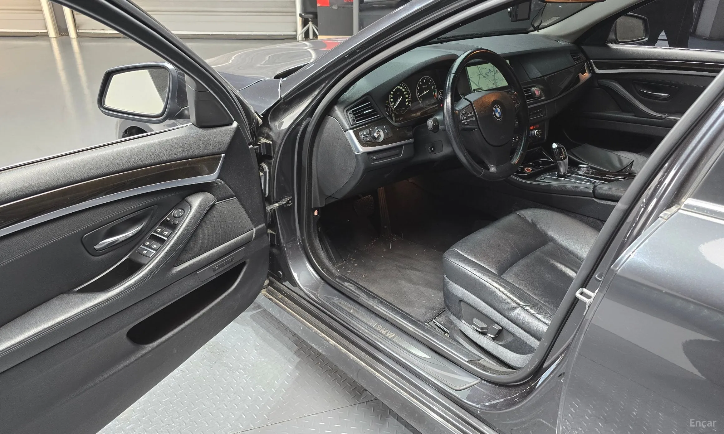 BMW 5 Series (F10) превью 11