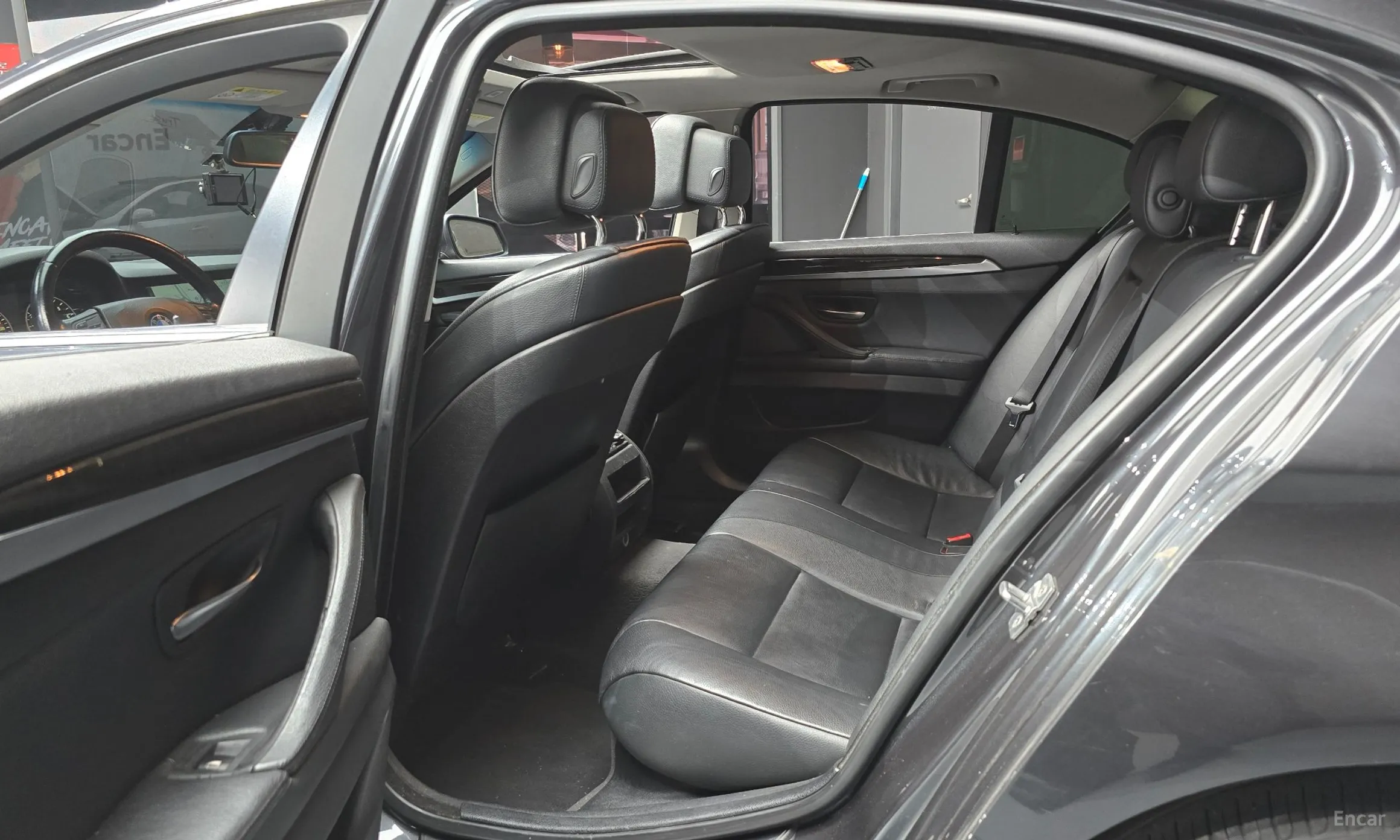 BMW 5 Series (F10) превью 12