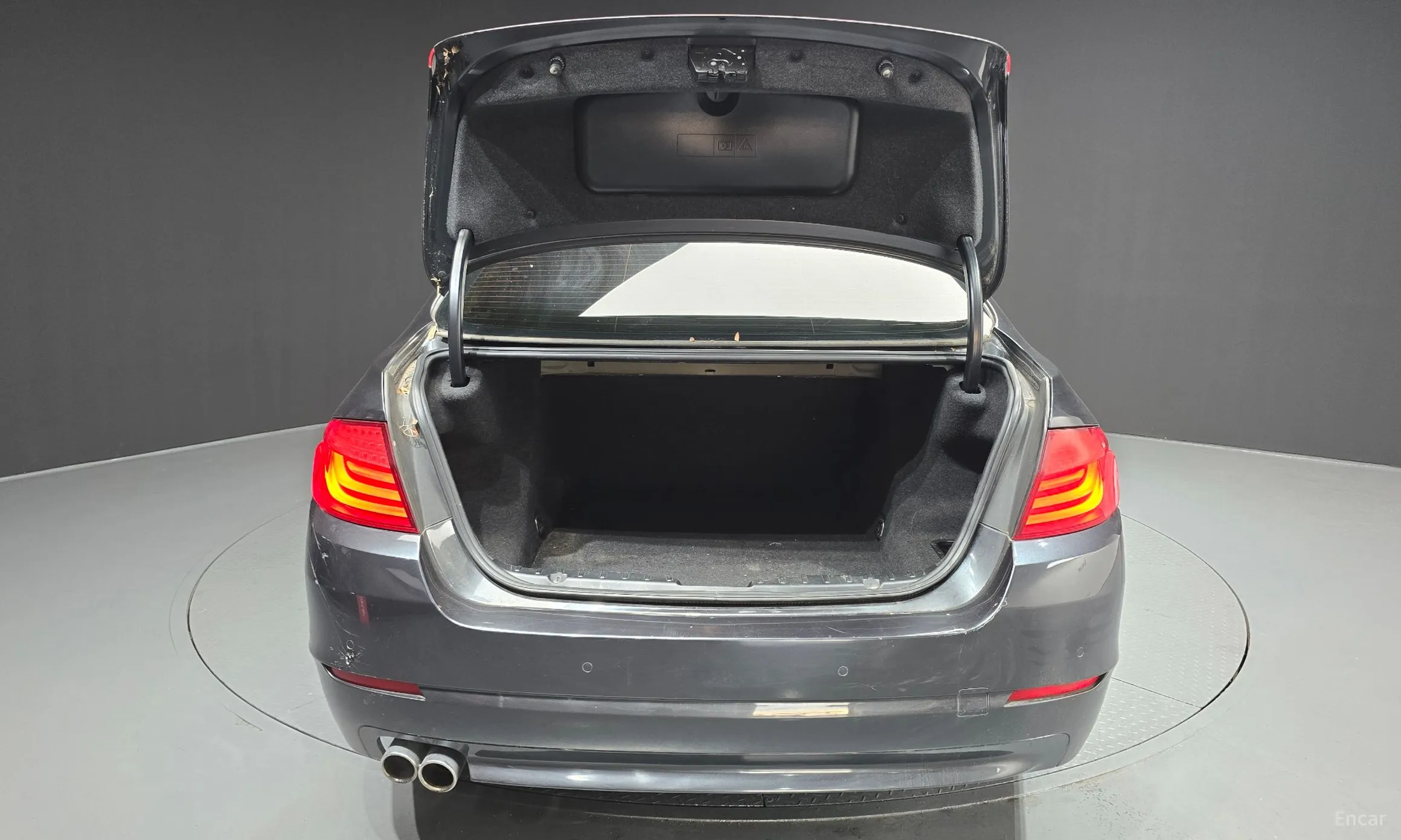 BMW 5 Series (F10) превью 20