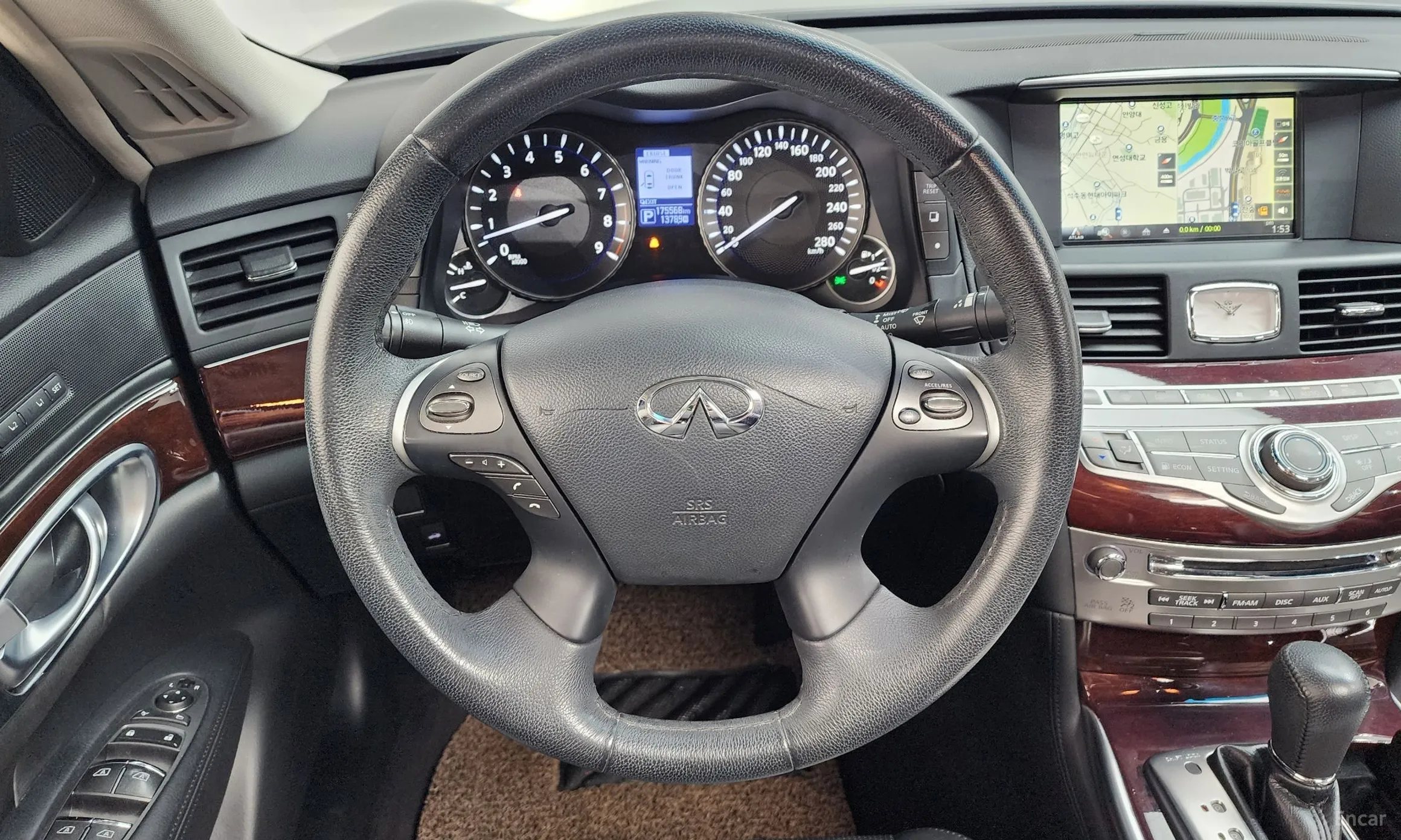 Infiniti Q70 превью 13