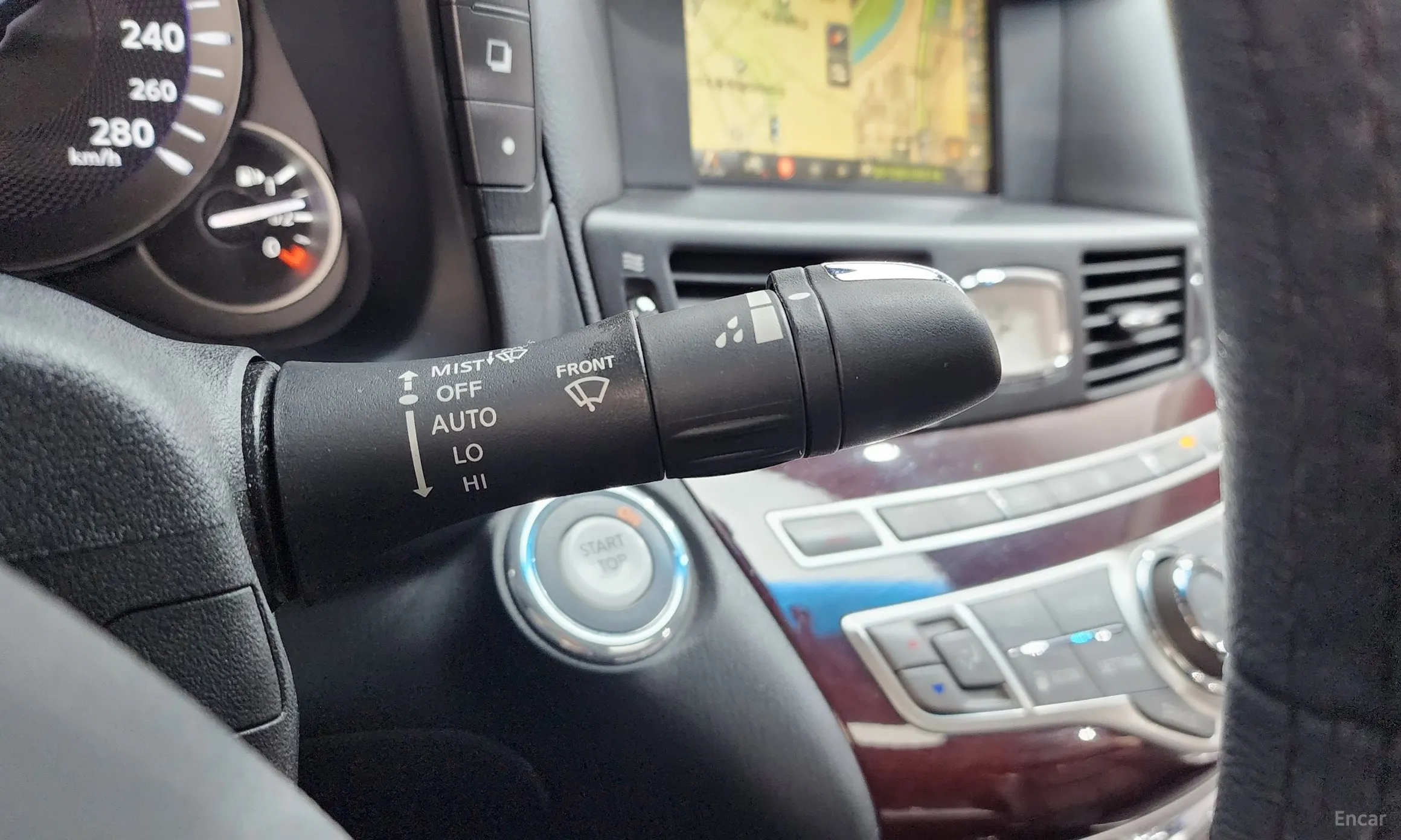 Infiniti Q70 превью 18