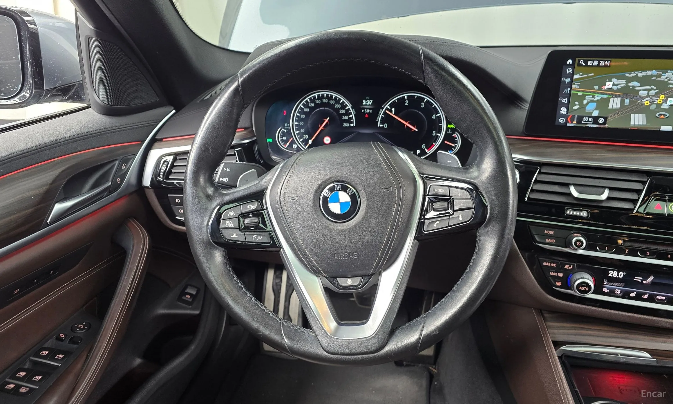 BMW 5 Series (G30) превью 13