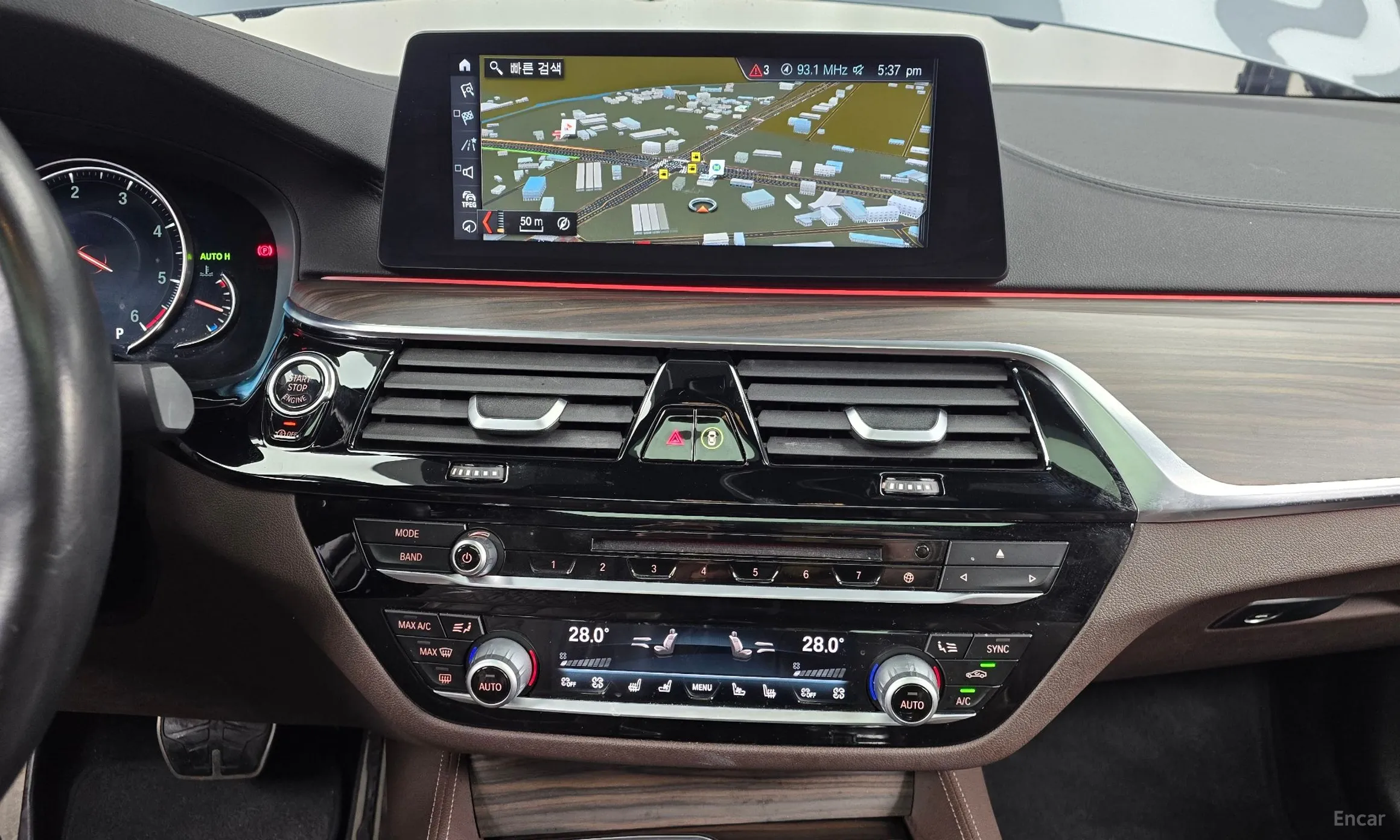 BMW 5 Series (G30) превью 14