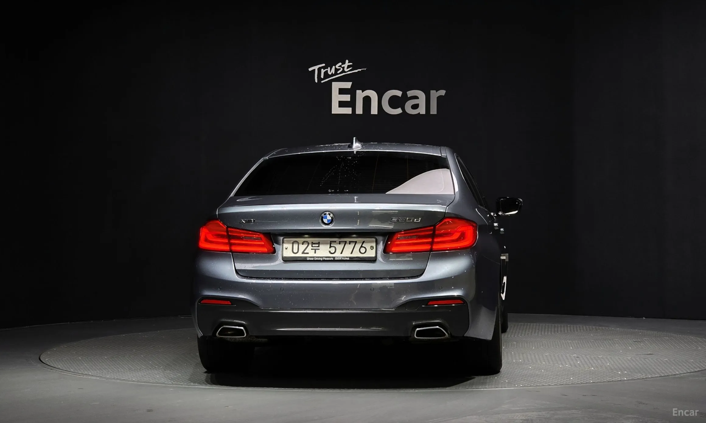 BMW 5 Series (G30) превью 4
