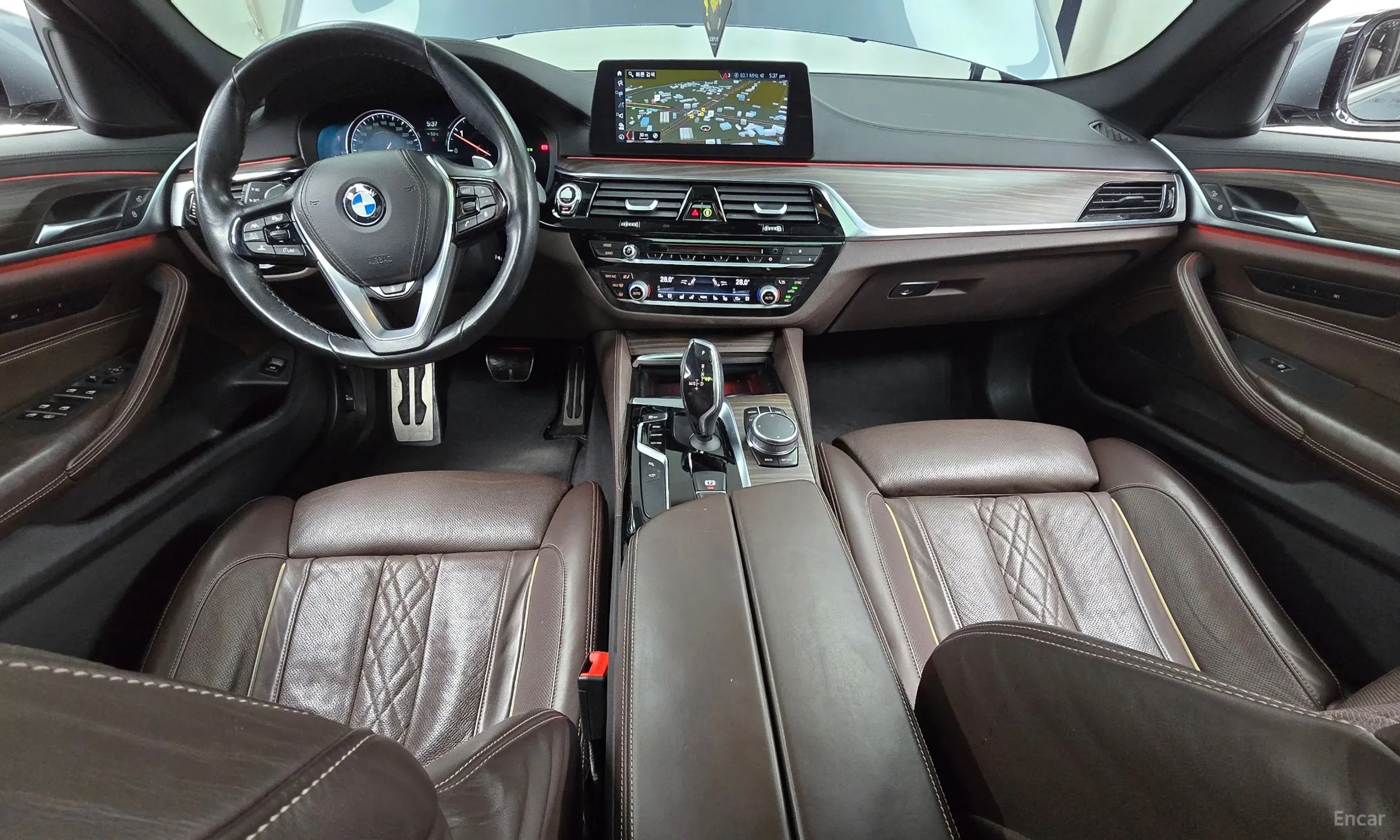 BMW 5 Series (G30) превью 7