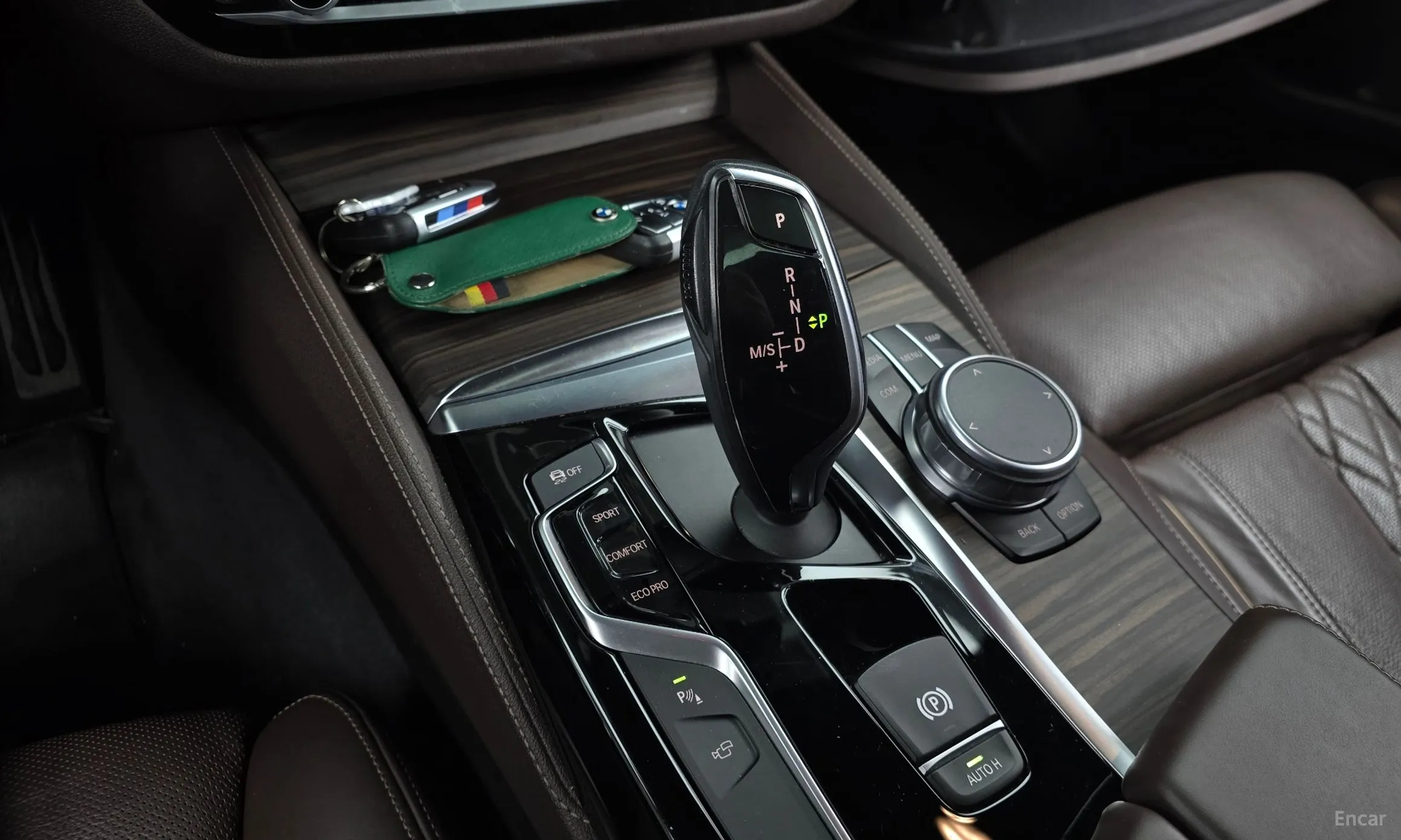 BMW 5 Series (G30) превью 9