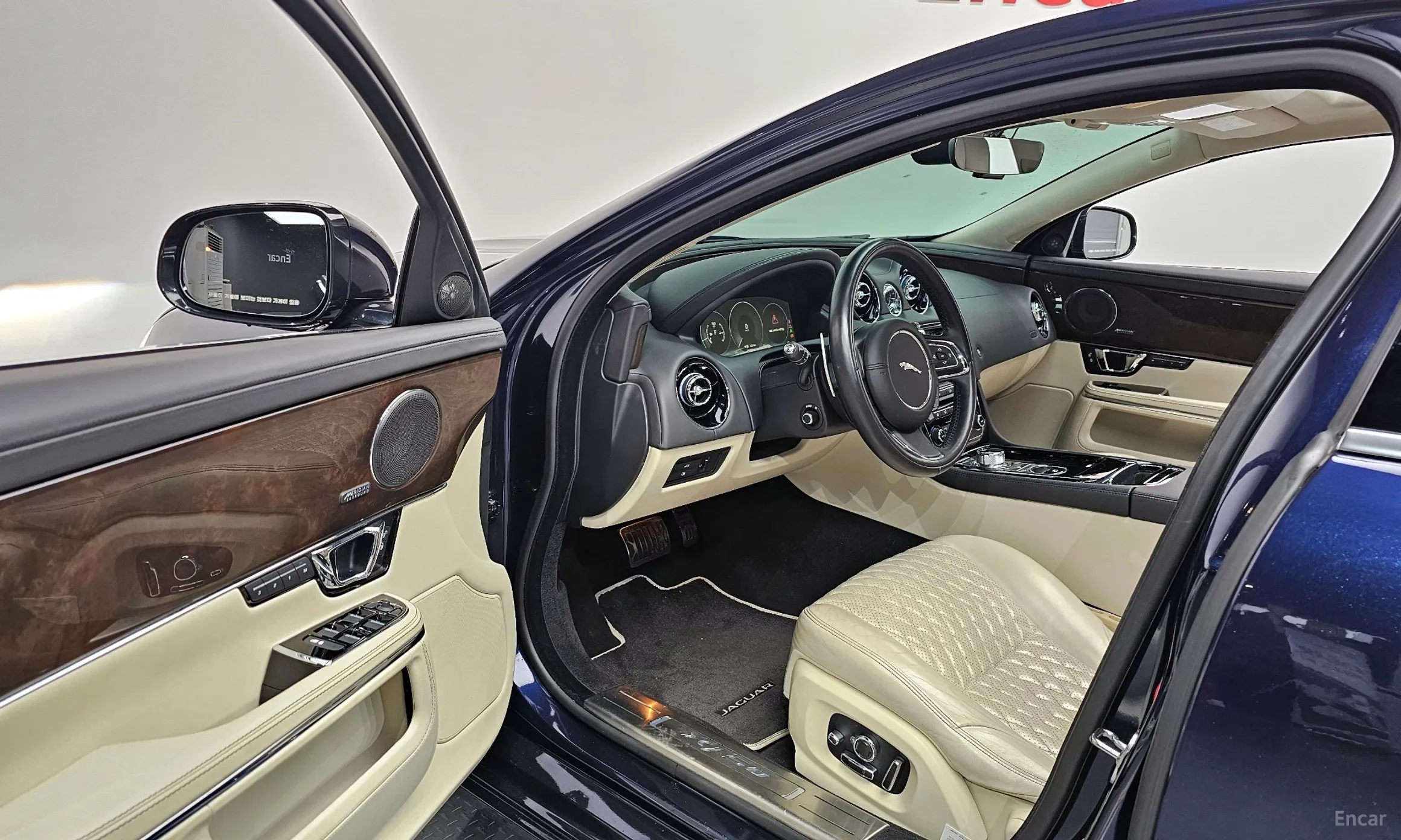 Jaguar All New XJ превью 10