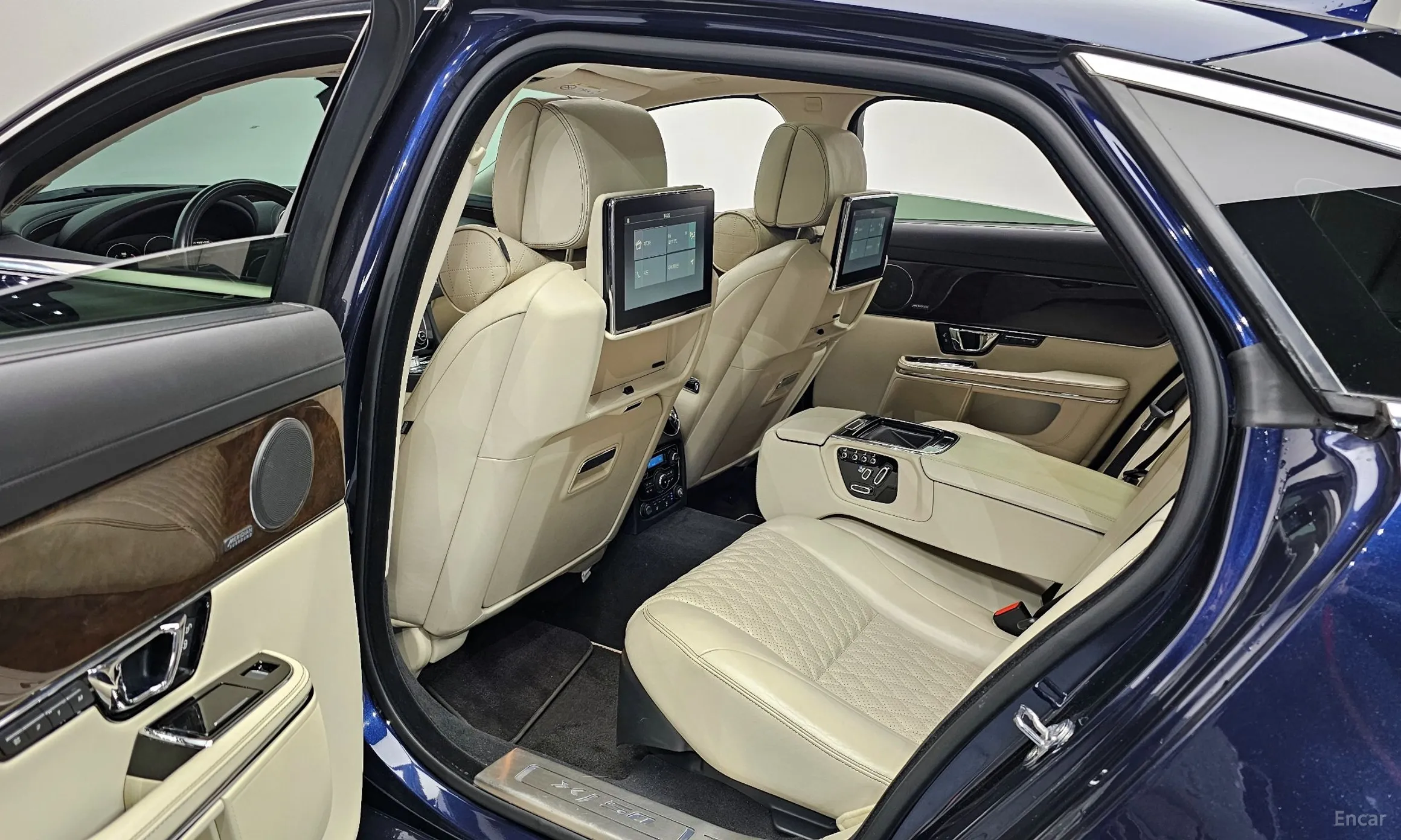 Jaguar All New XJ превью 11