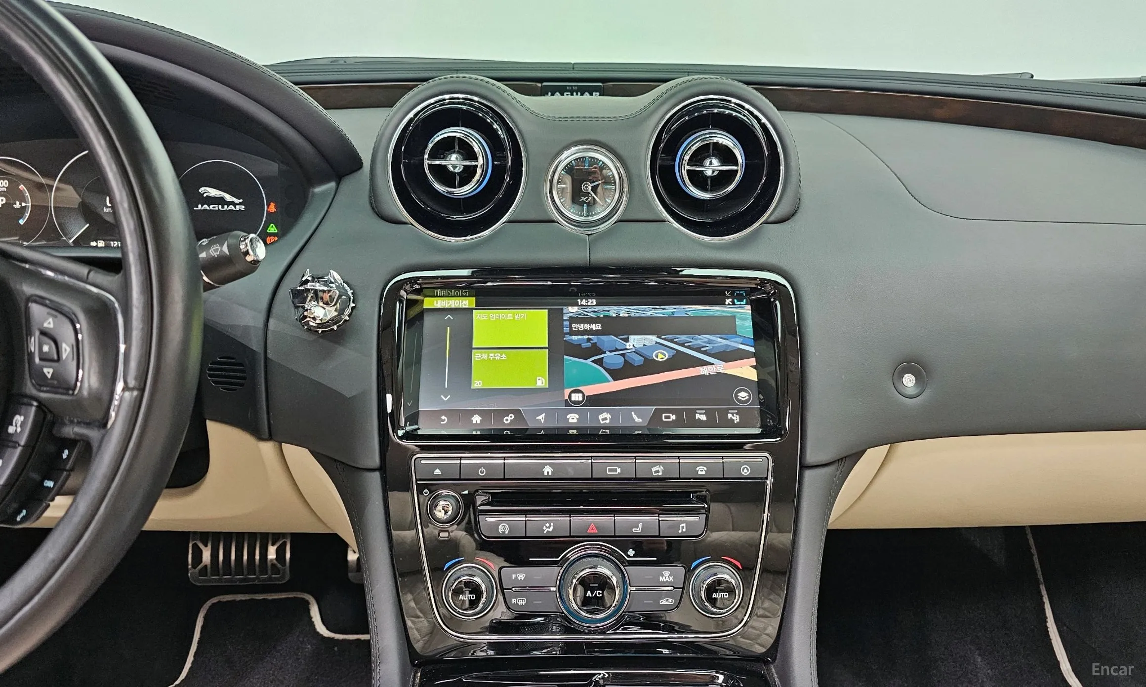 Jaguar All New XJ превью 19
