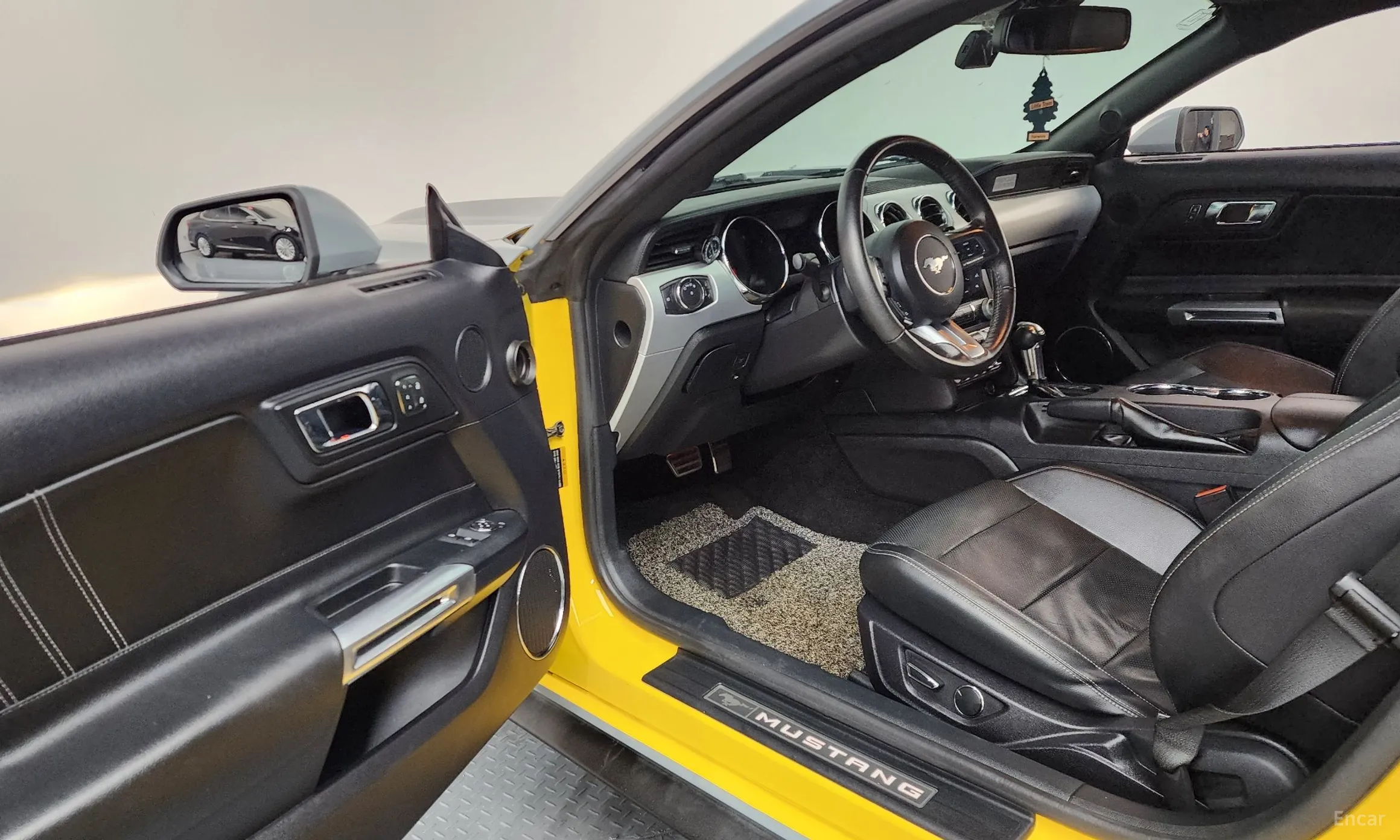 Ford Mustang превью 10