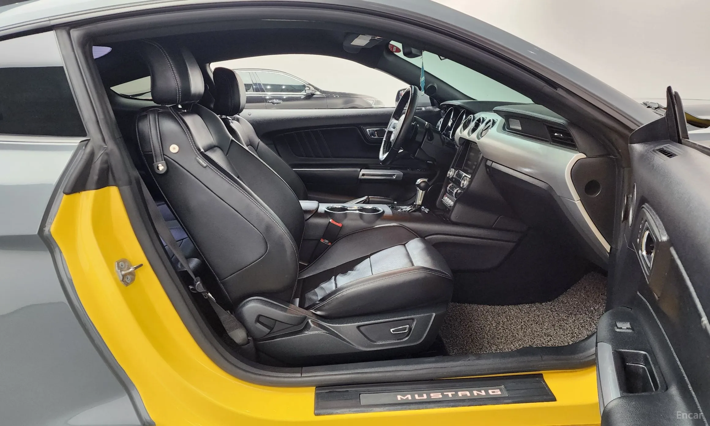 Ford Mustang превью 11