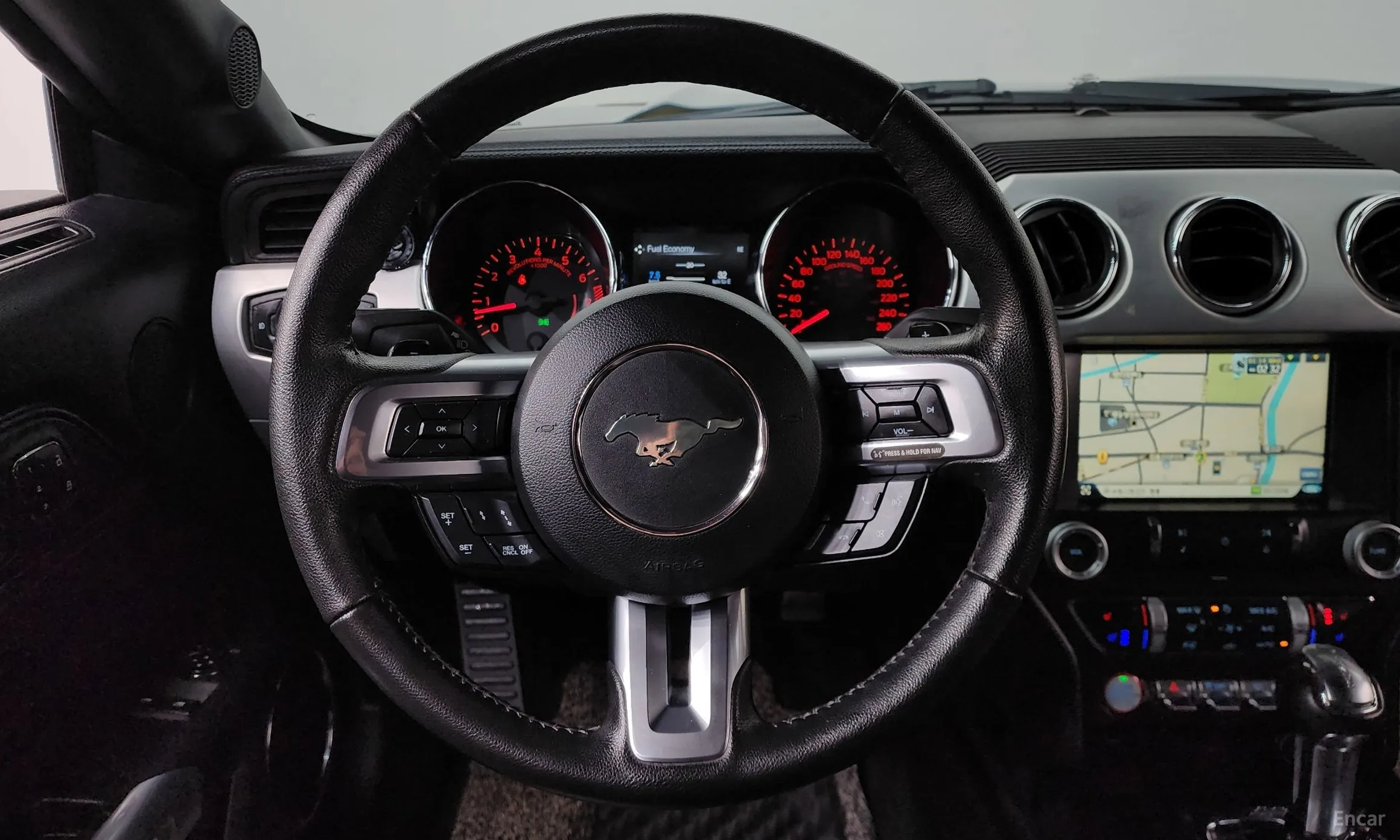 Ford Mustang превью 13