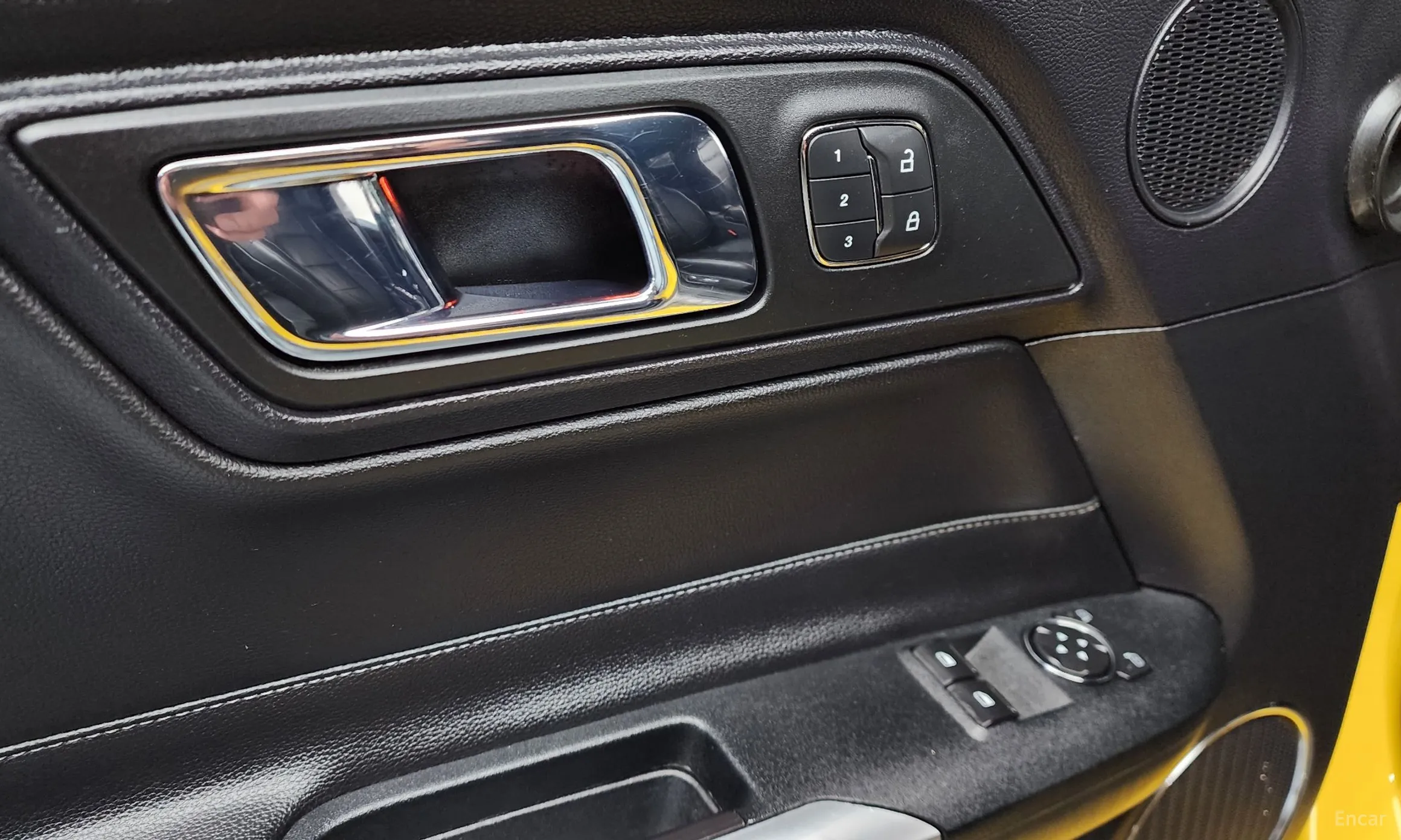Ford Mustang превью 14