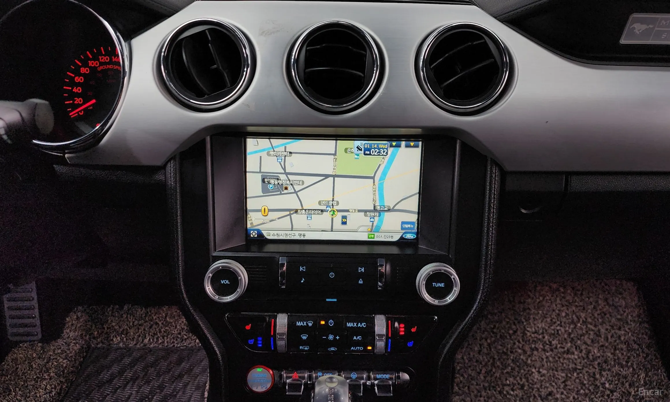 Ford Mustang превью 17
