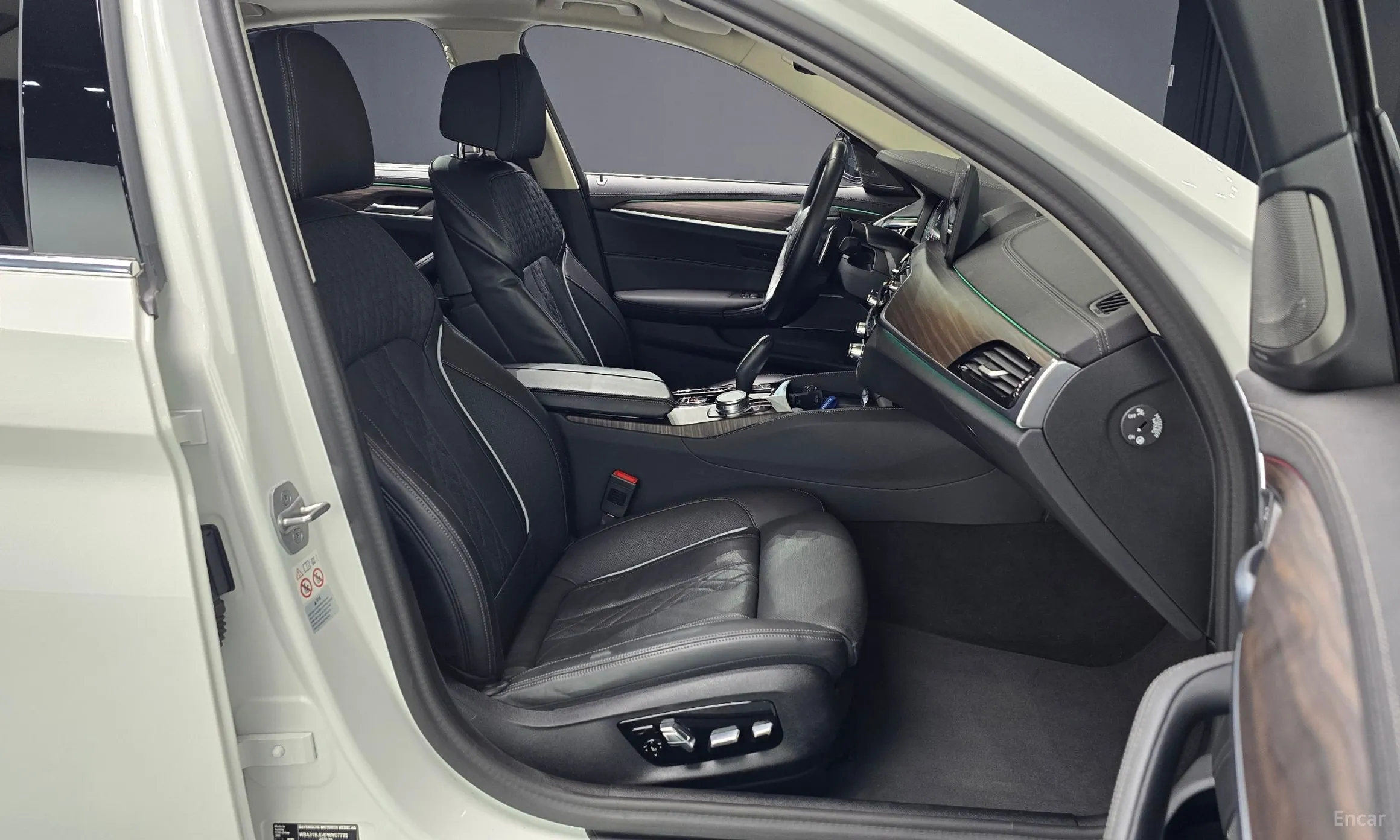 BMW 5 Series (G30) превью 10