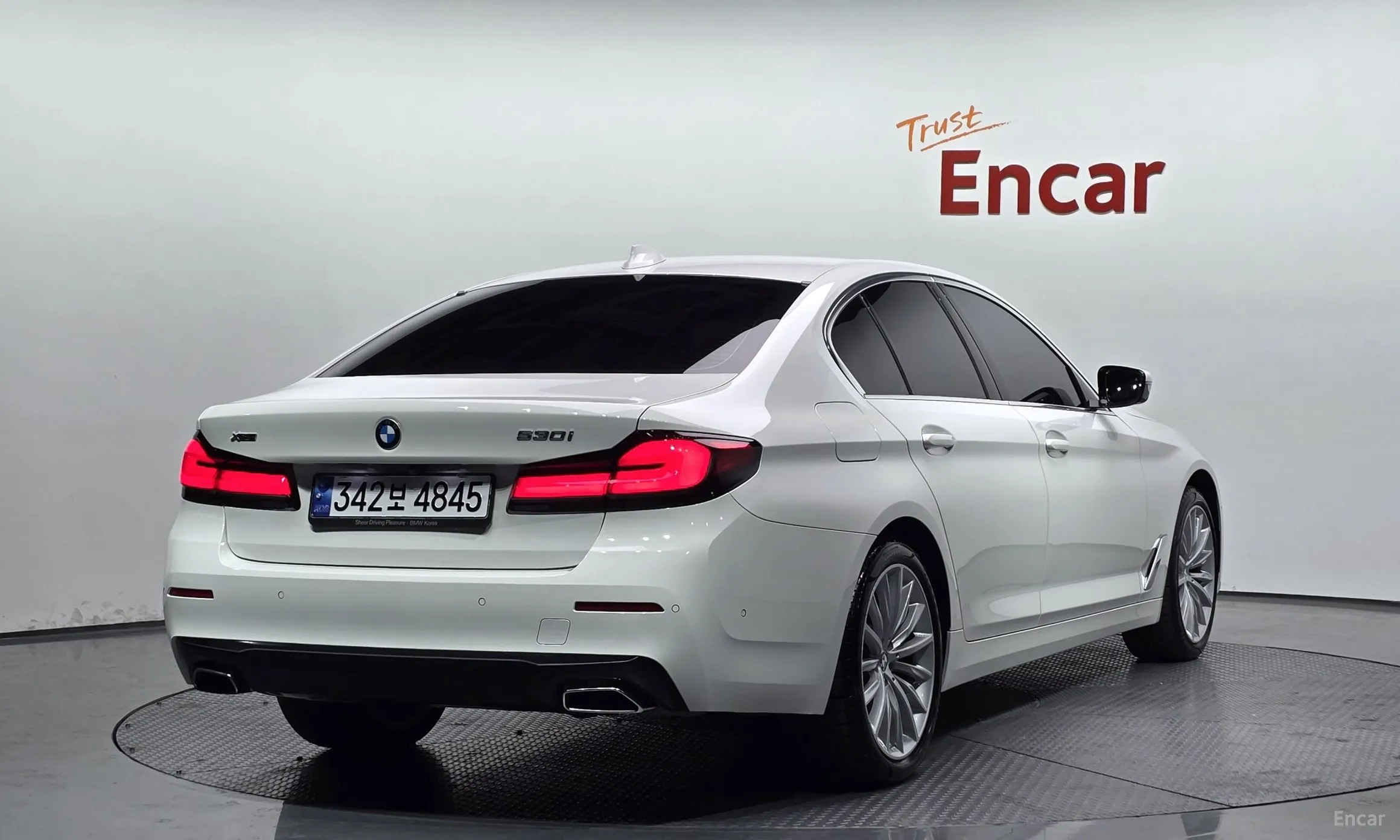 BMW 5 Series (G30) превью 2