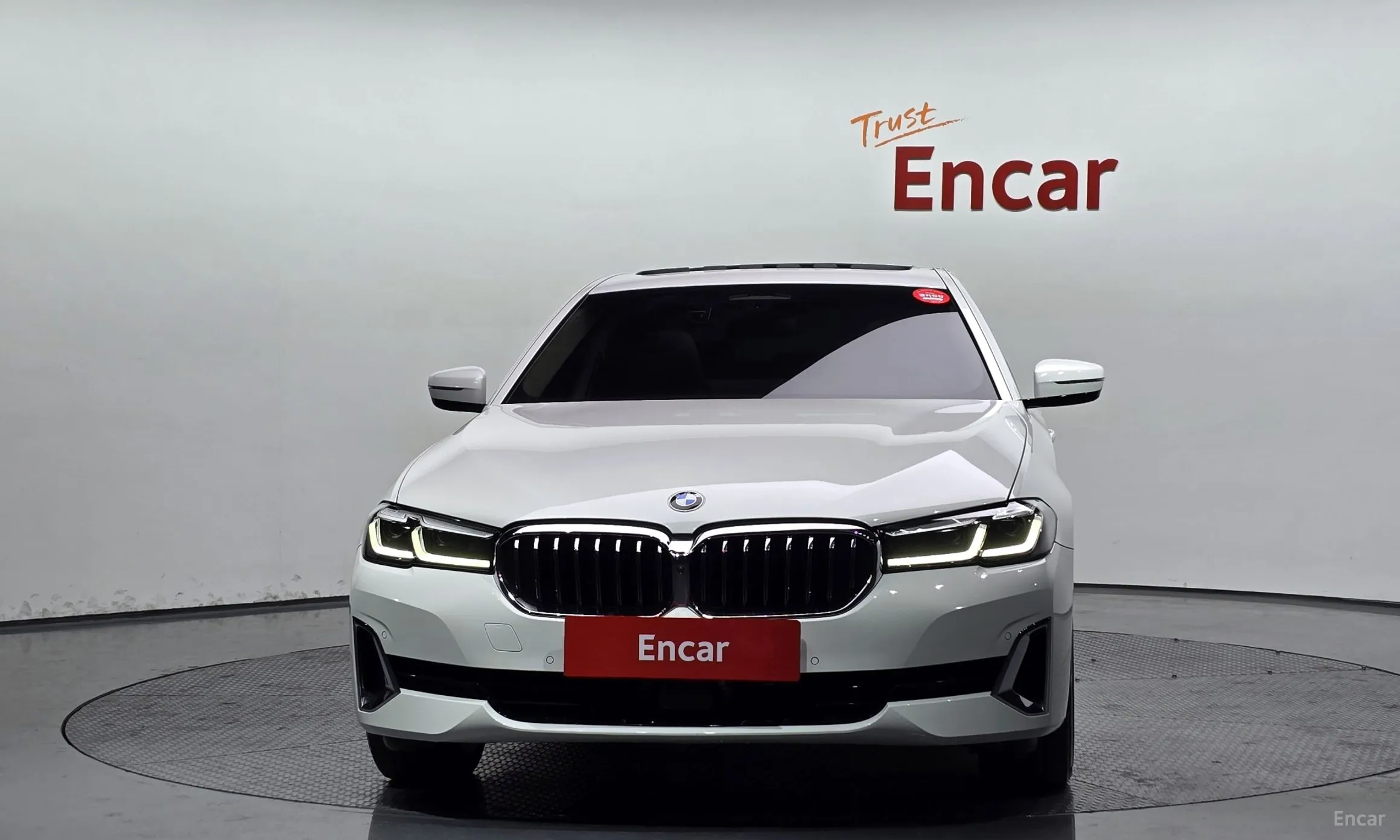 BMW 5 Series (G30) превью 3