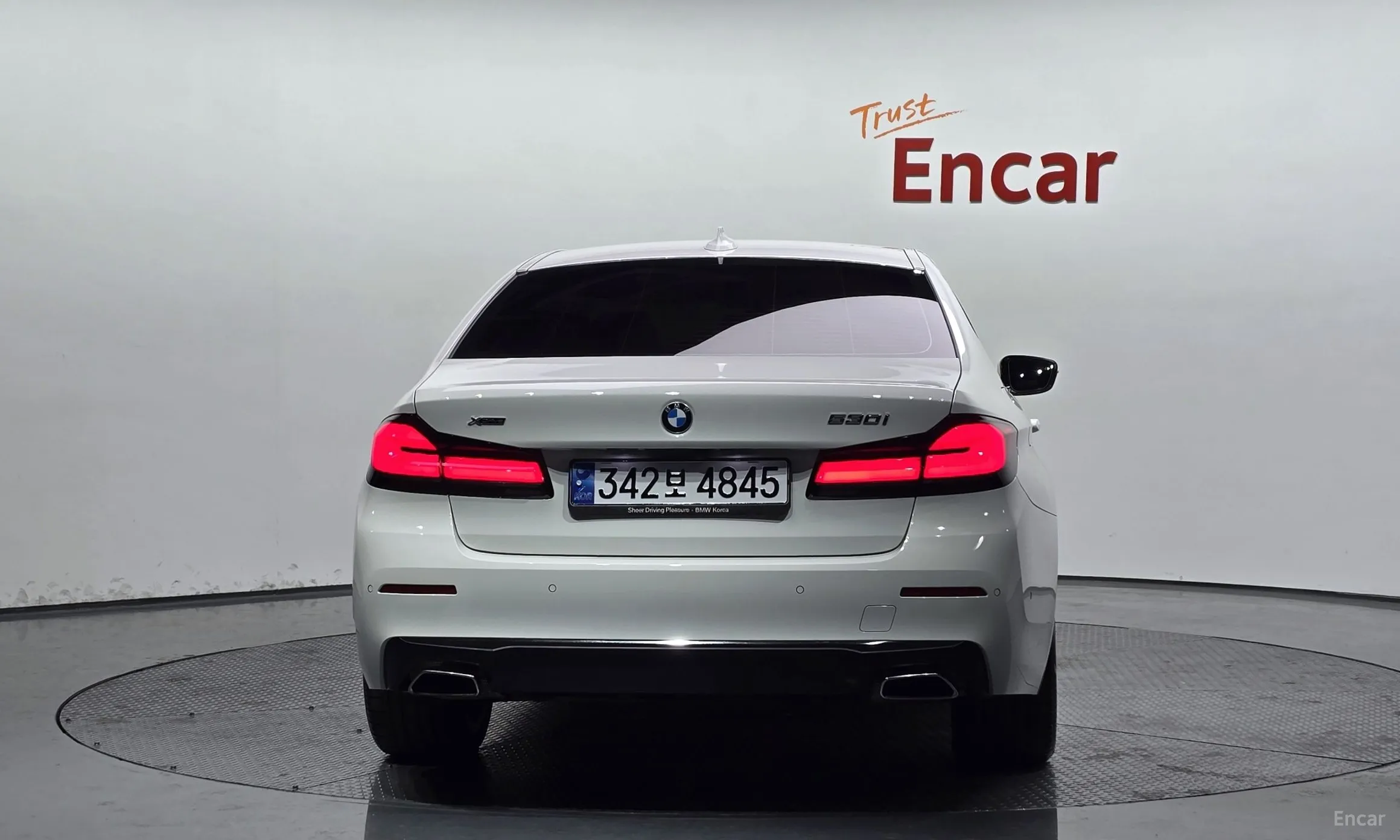BMW 5 Series (G30) превью 4