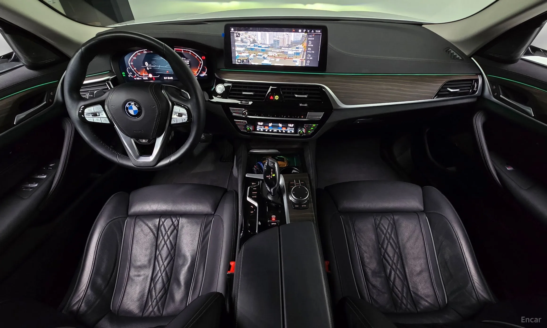 BMW 5 Series (G30) превью 7