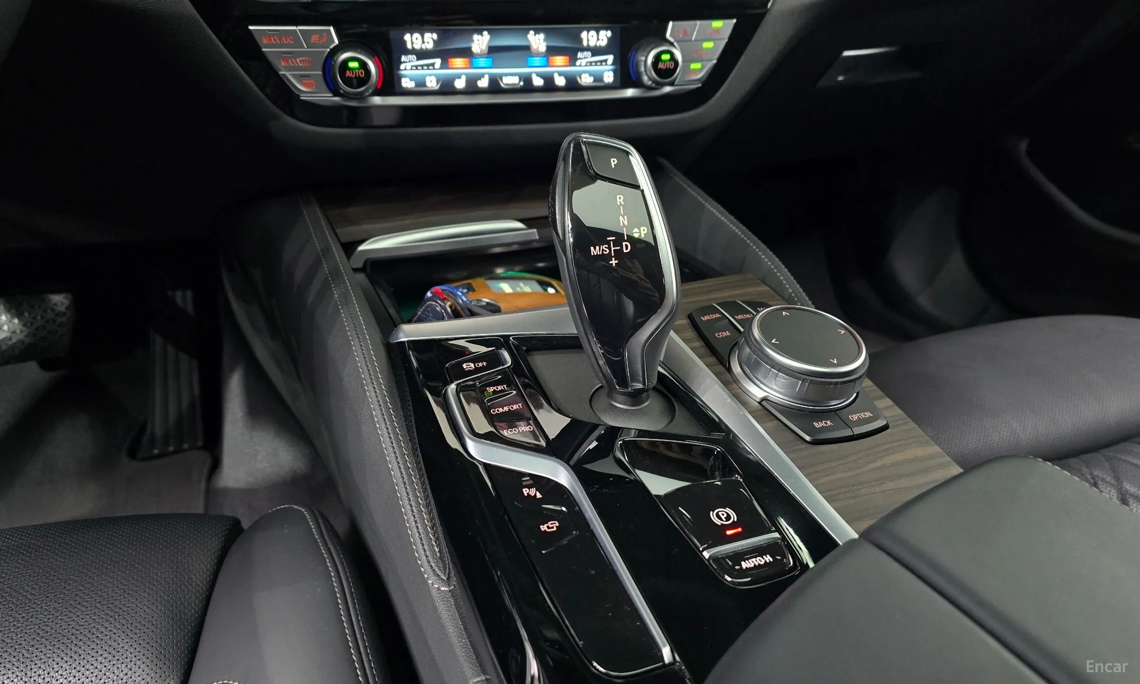 BMW 5 Series (G30) превью 9