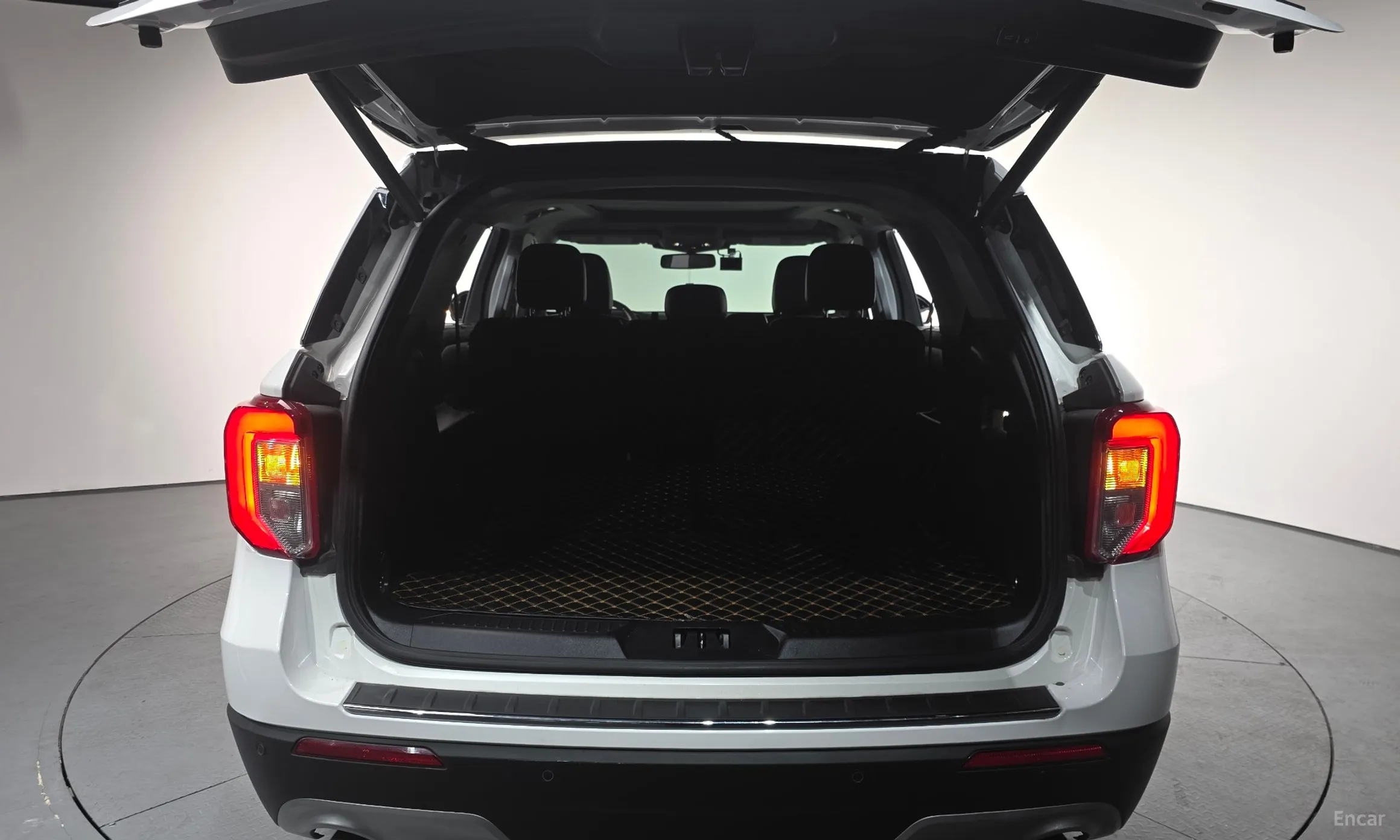 Ford Explorer 6th Generation превью 20