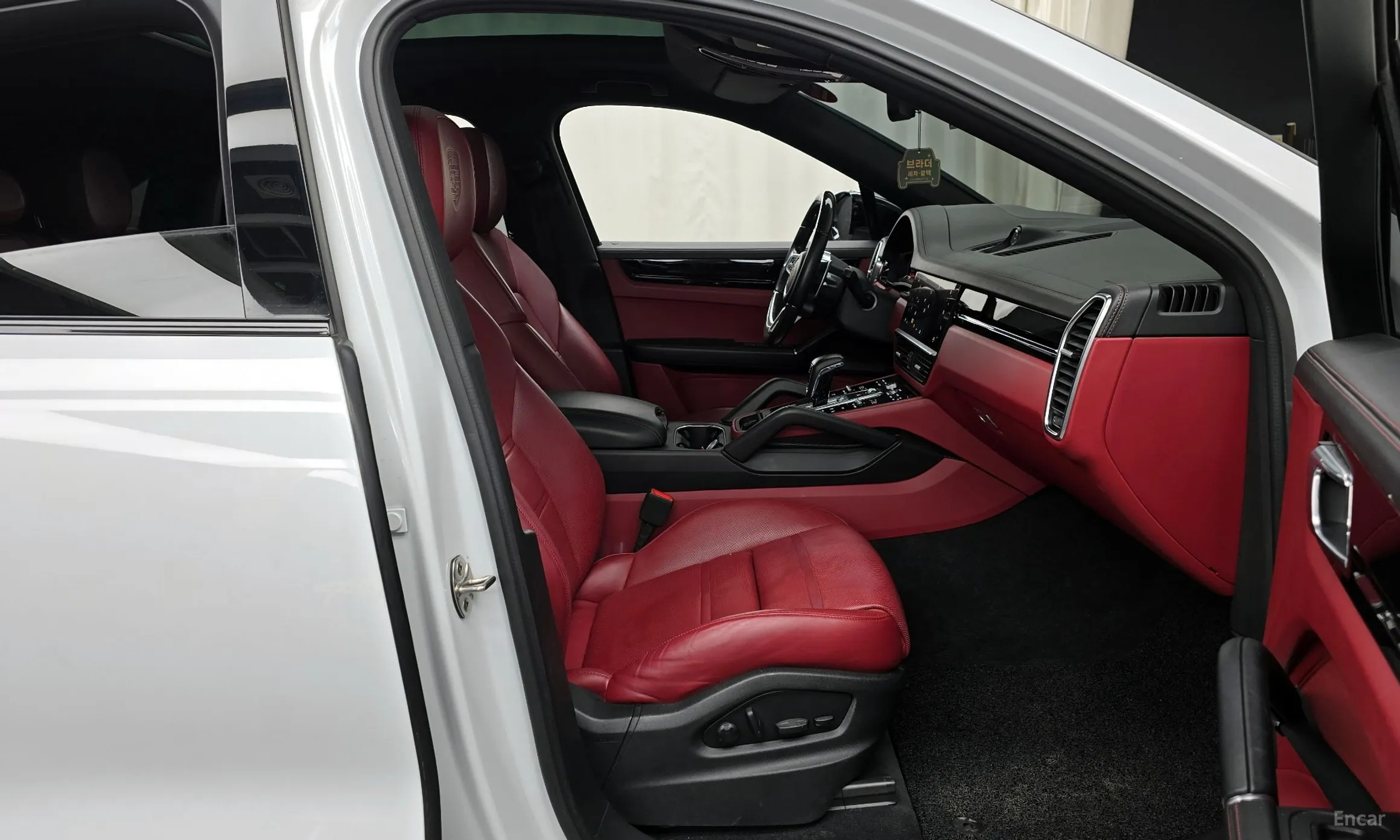 Porsche Cayenne (PO536) превью 11