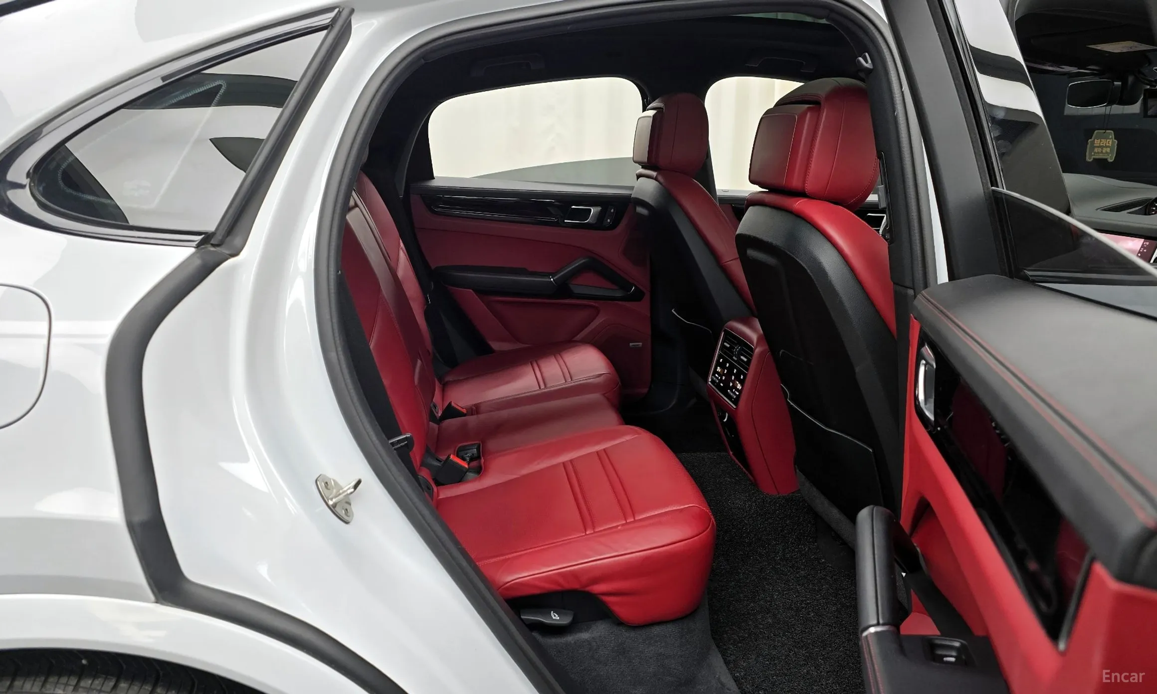 Porsche Cayenne (PO536) превью 12