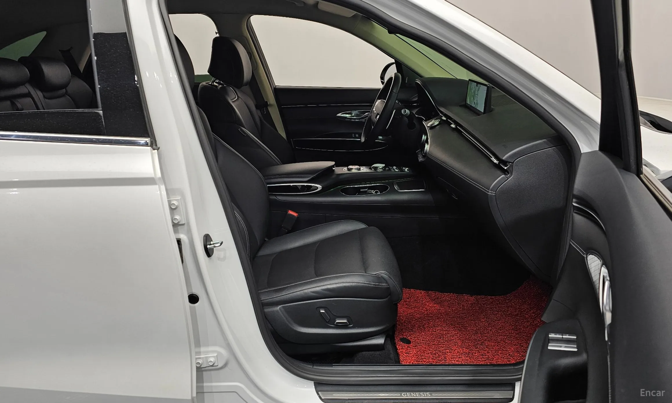 Genesis GV70 превью 11