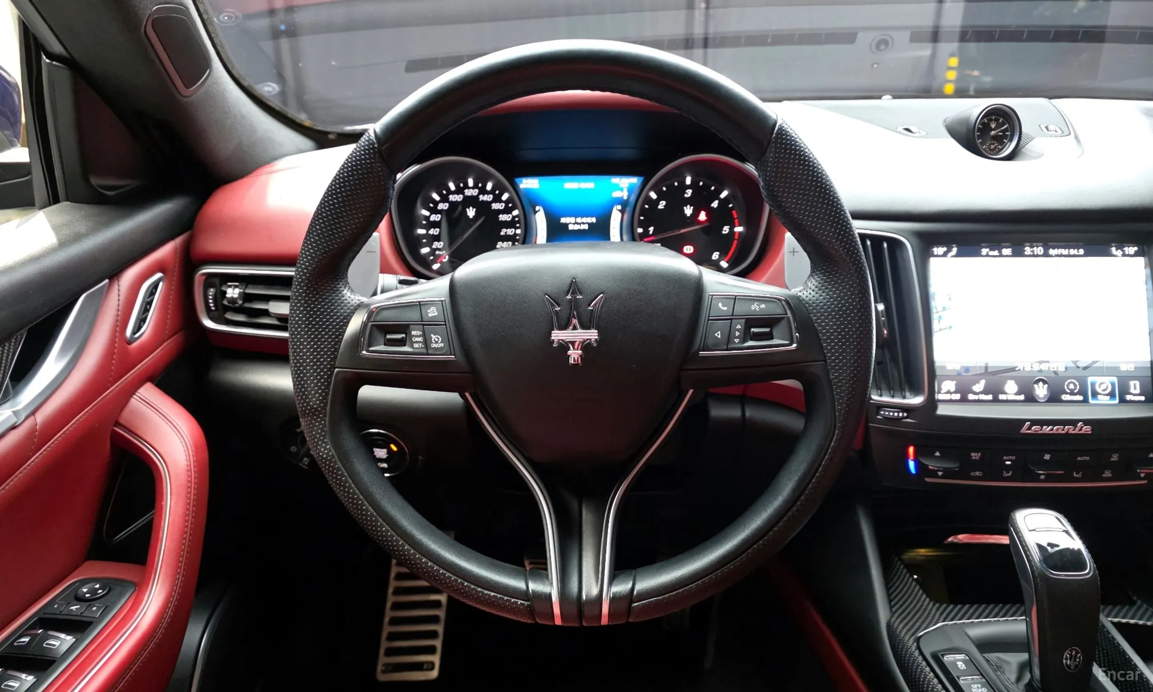 Maserati Levante превью 13