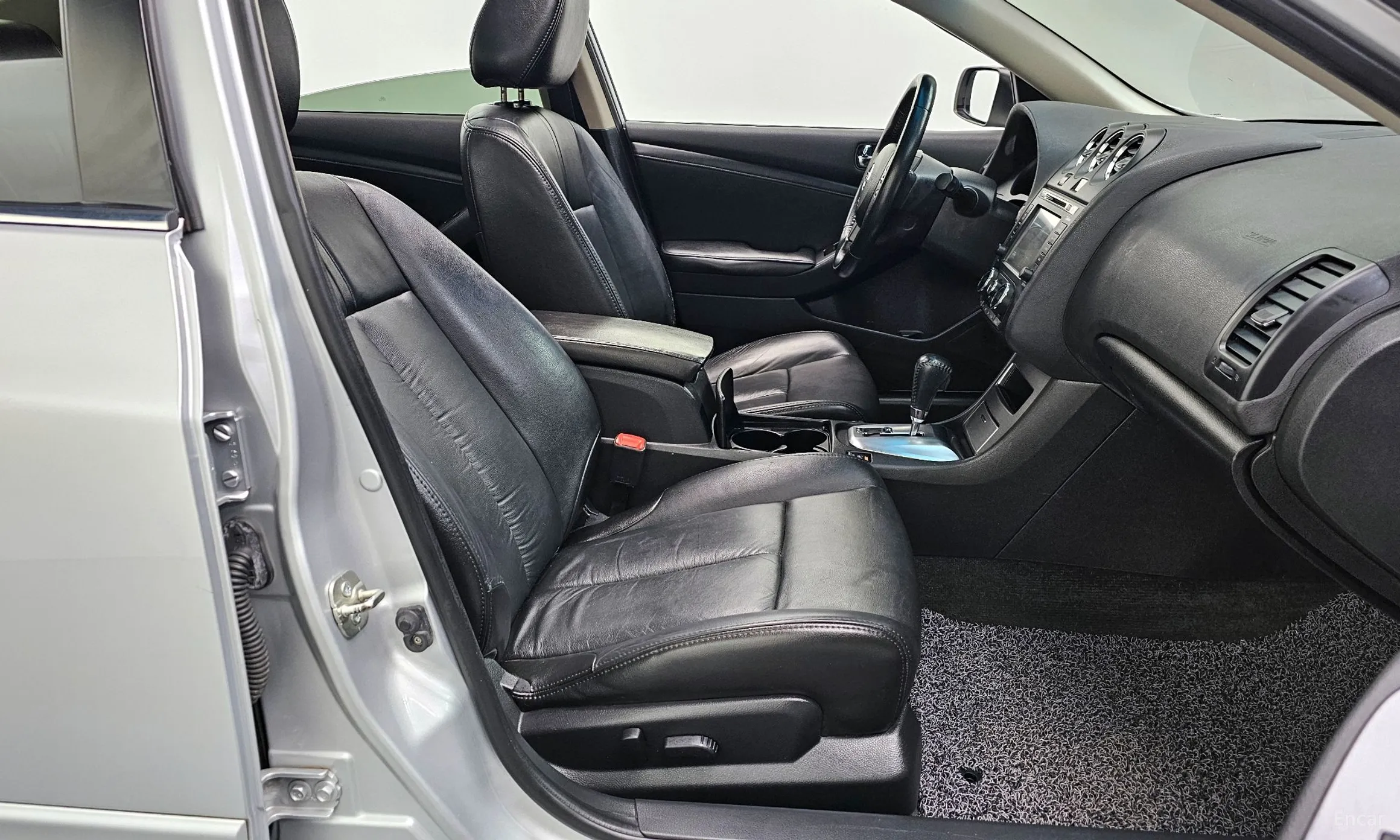 Nissan Altima превью 10