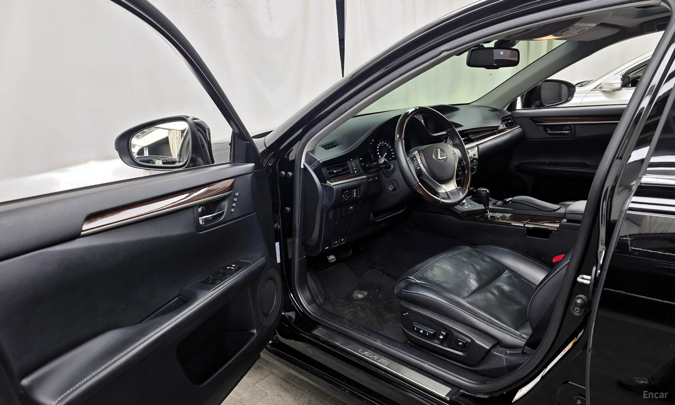 Lexus New ES300h превью 10