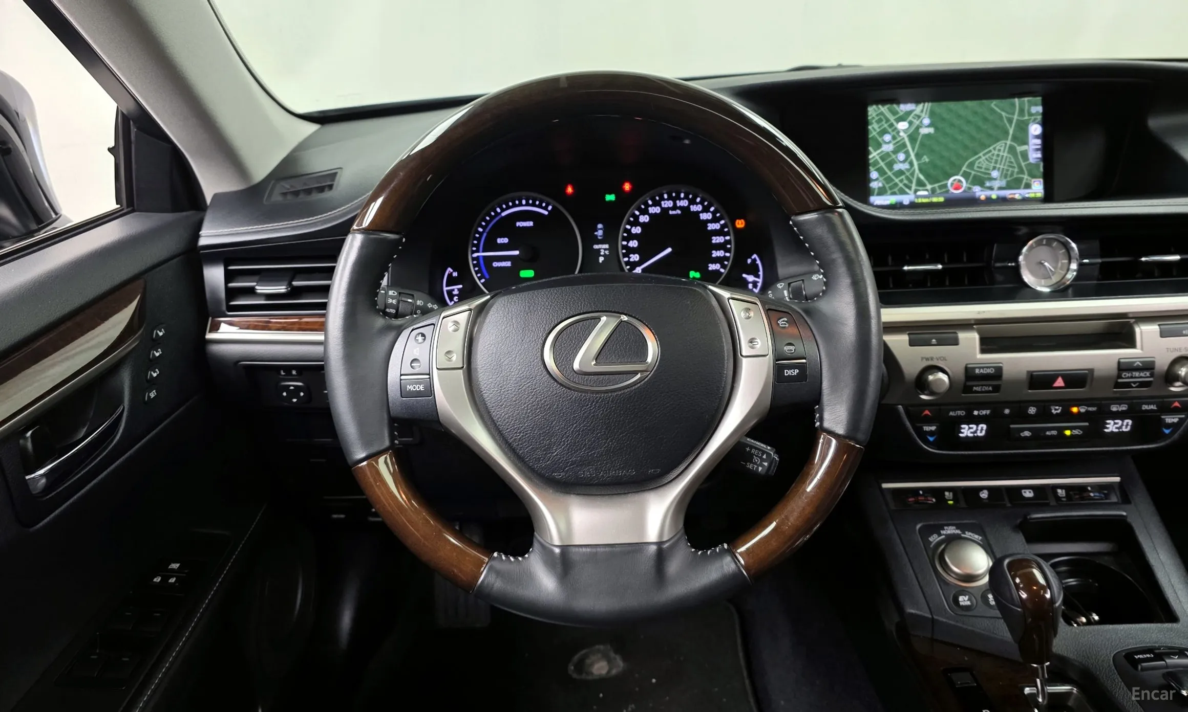 Lexus New ES300h превью 13
