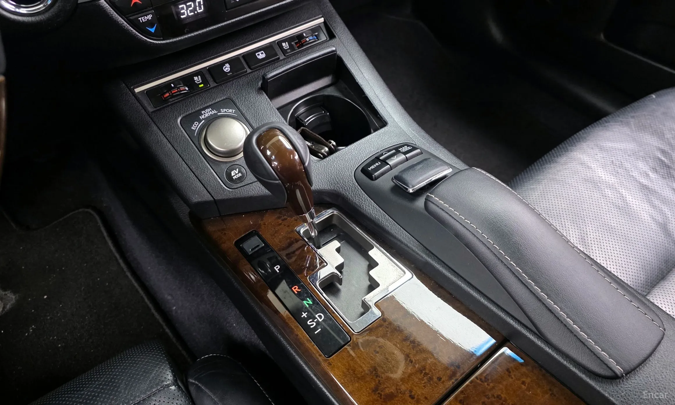 Lexus New ES300h превью 9
