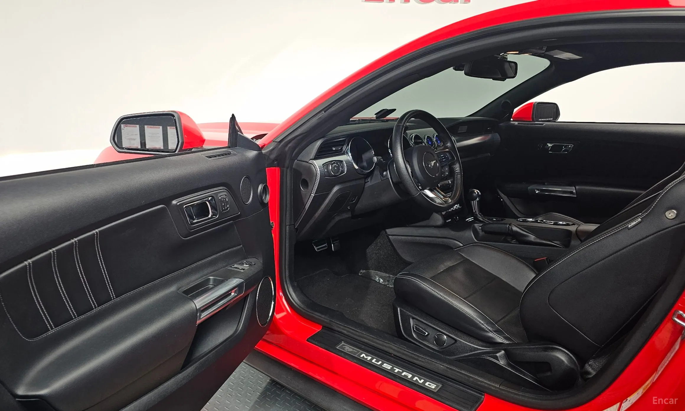 Ford Mustang превью 10
