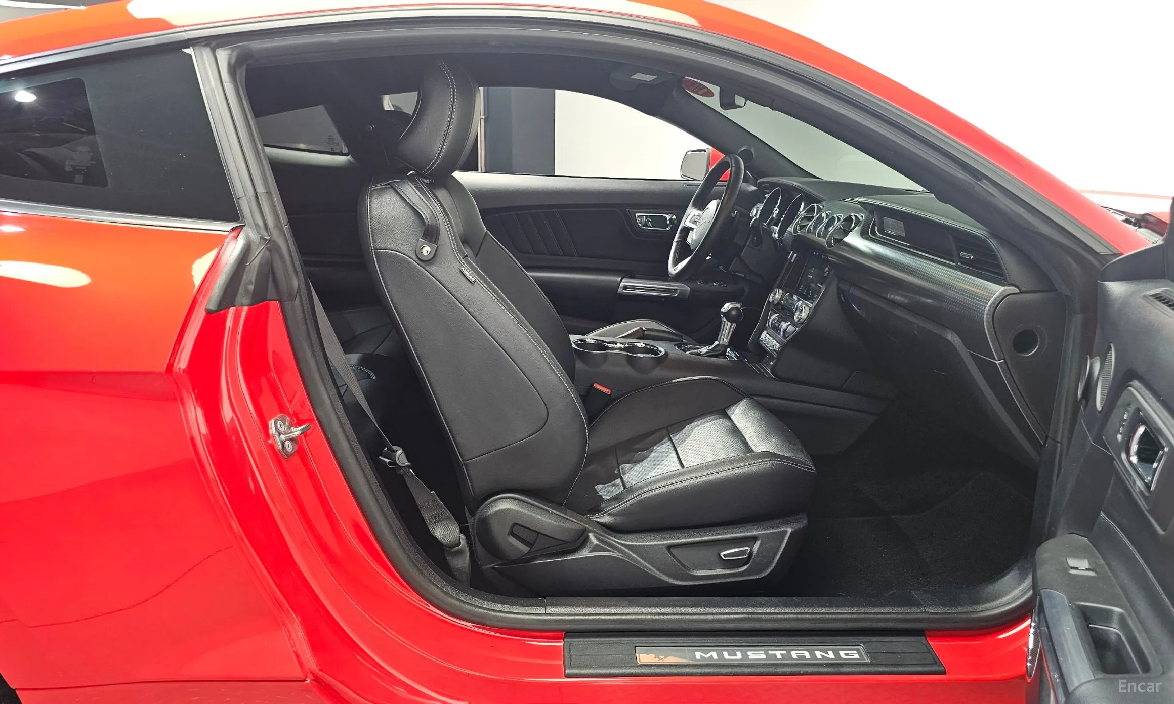 Ford Mustang превью 11