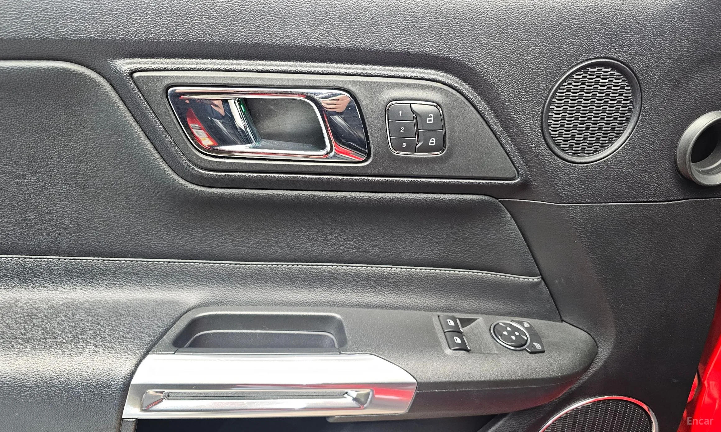 Ford Mustang превью 17