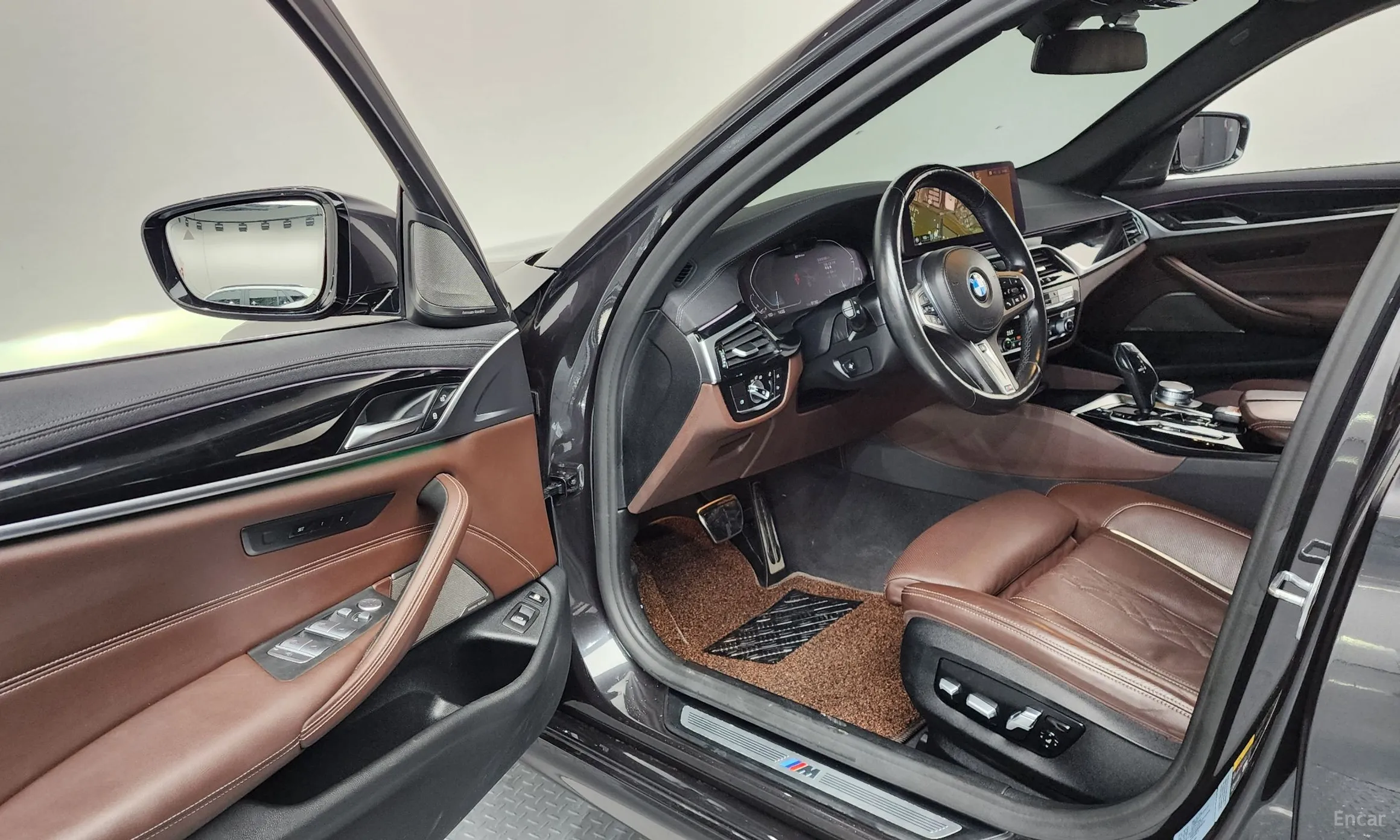 BMW 5 Series (G30) превью 10