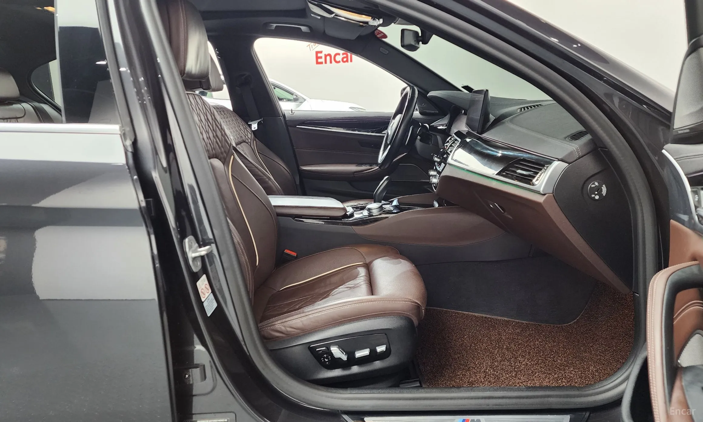 BMW 5 Series (G30) превью 11