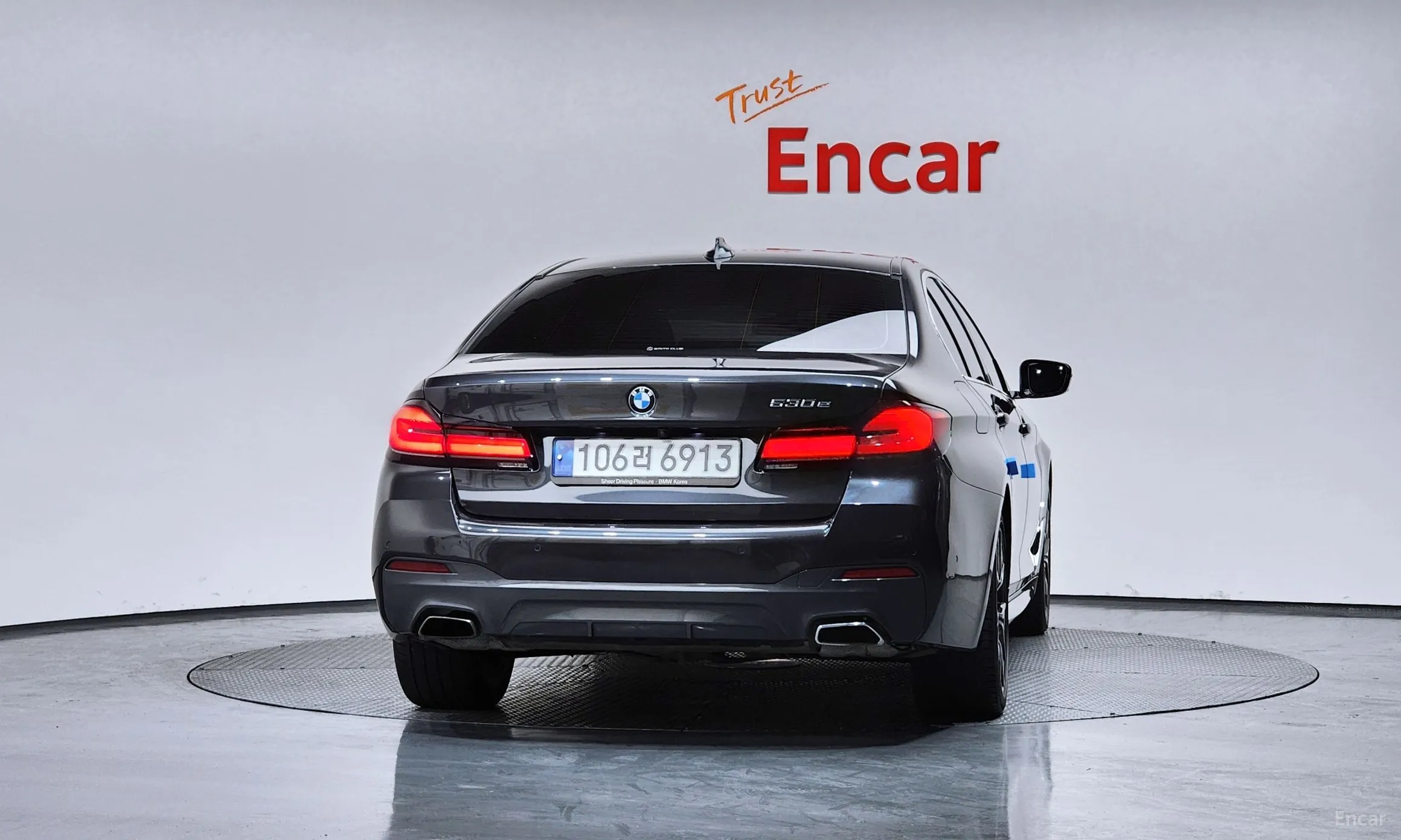 BMW 5 Series (G30) превью 4