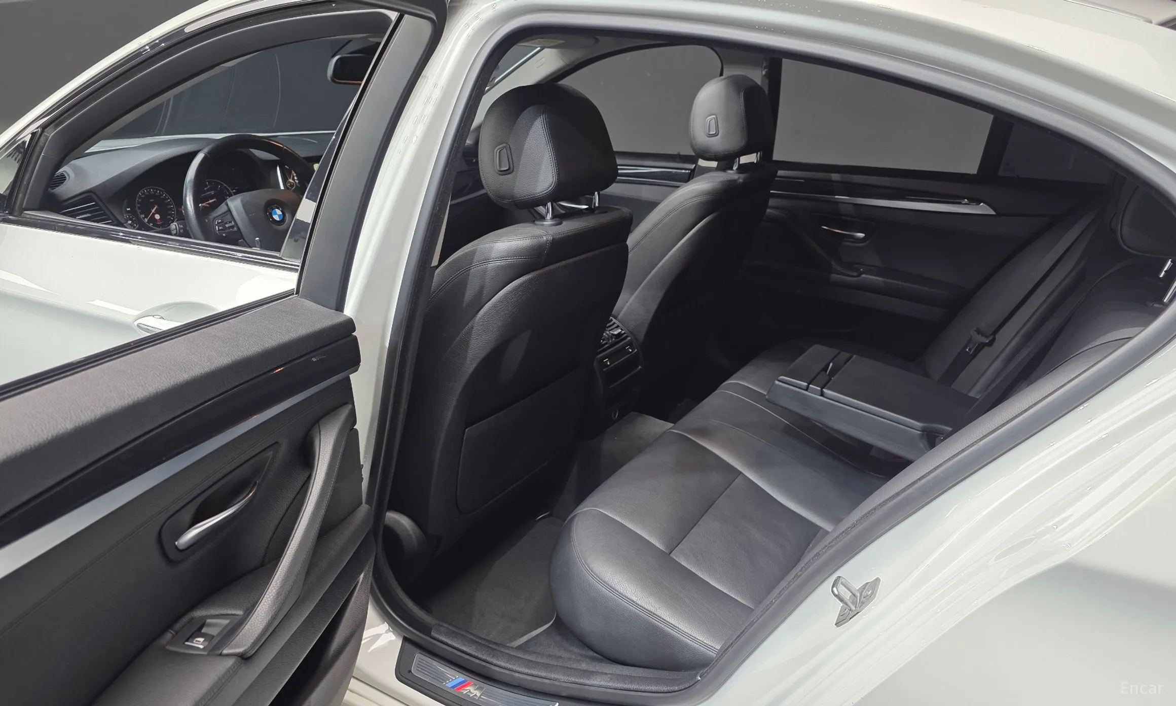 BMW 5 Series (F10) превью 11