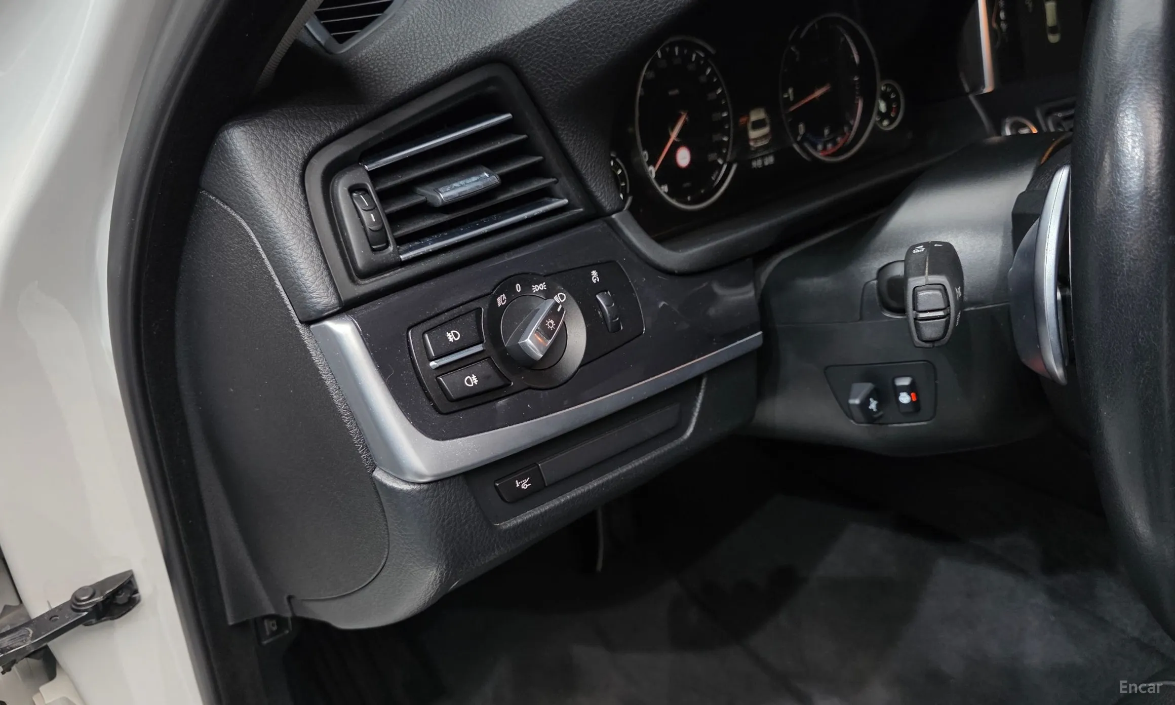 BMW 5 Series (F10) превью 14