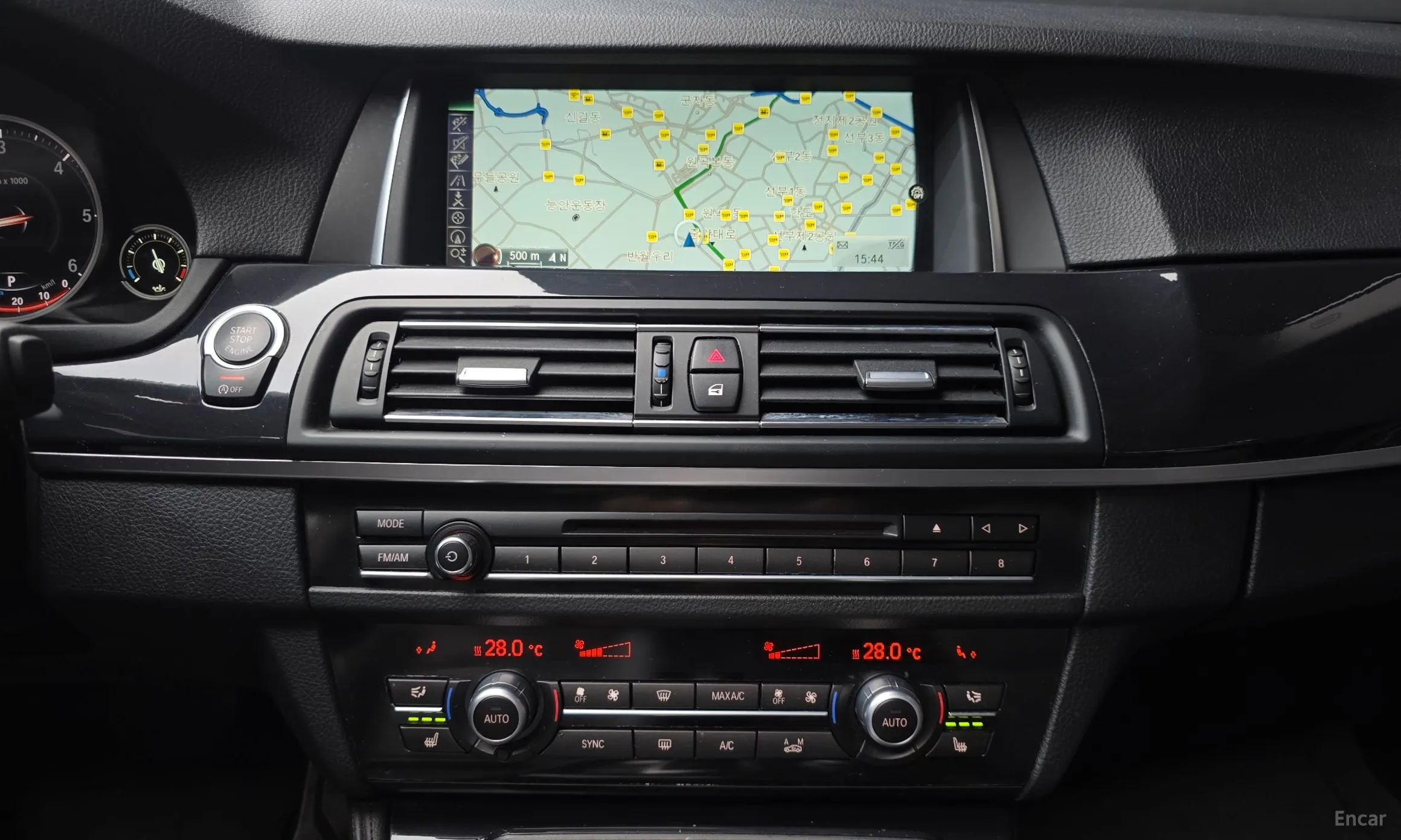 BMW 5 Series (F10) превью 16