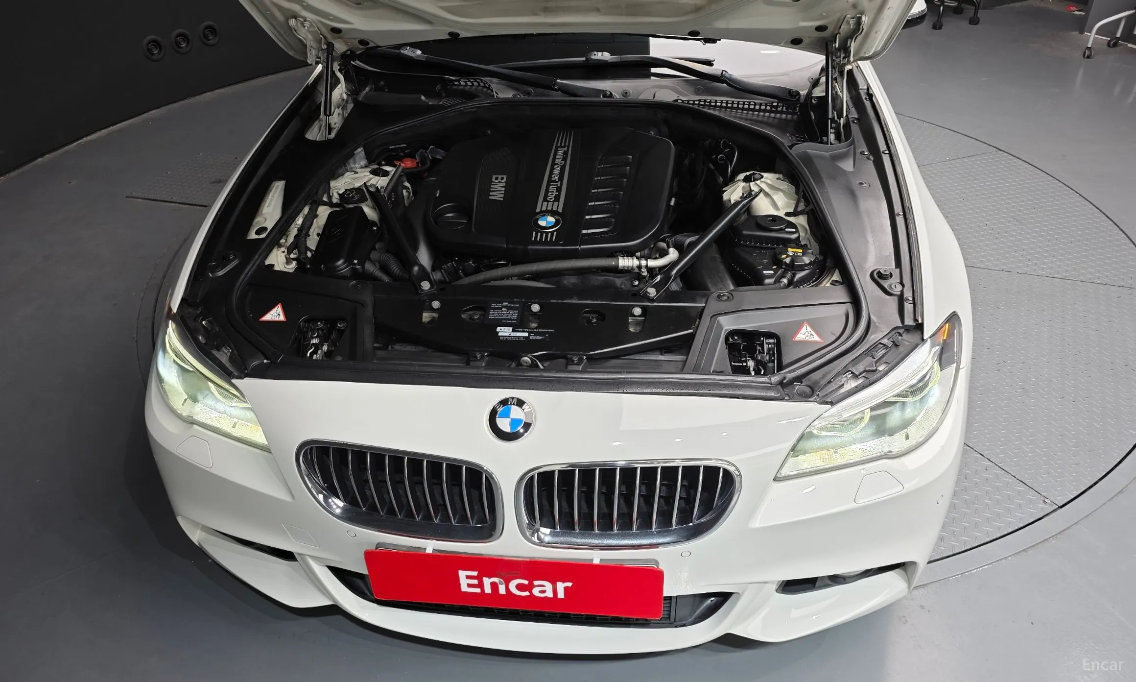 BMW 5 Series (F10) превью 6