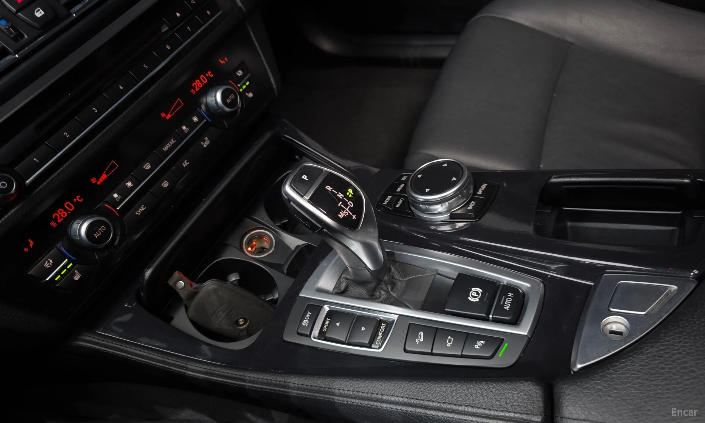 BMW 5 Series (F10) превью 9