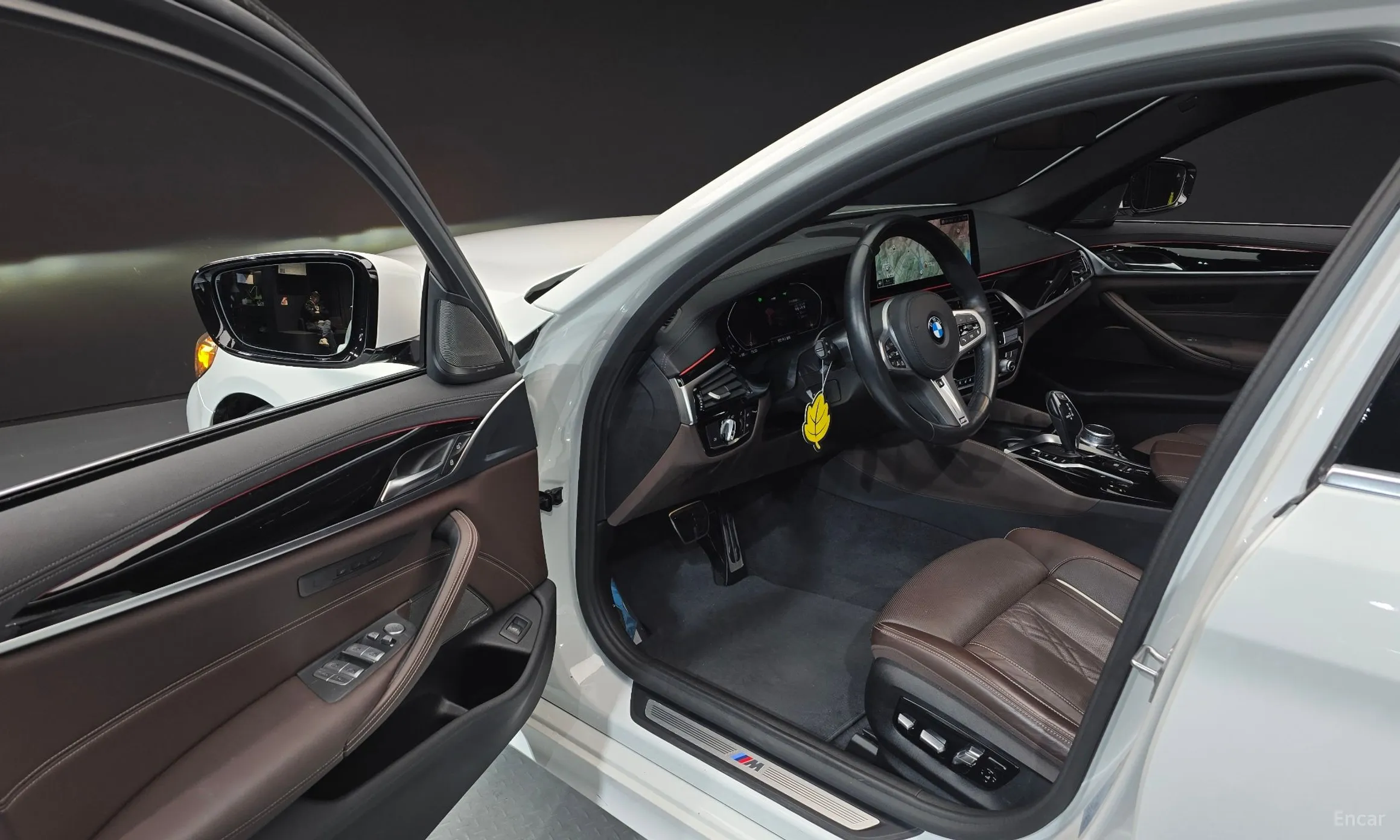 BMW 5 Series (G30) превью 10