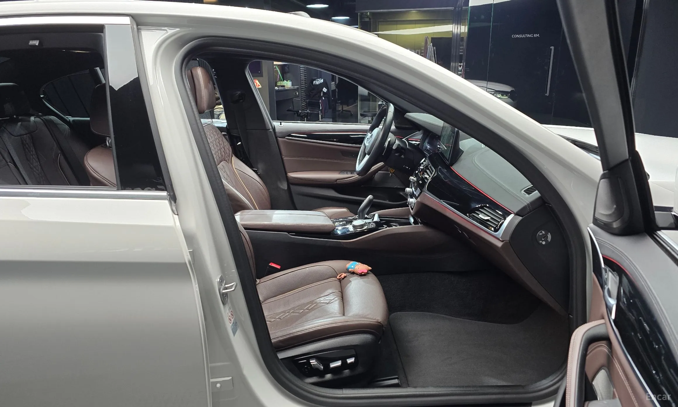 BMW 5 Series (G30) превью 11
